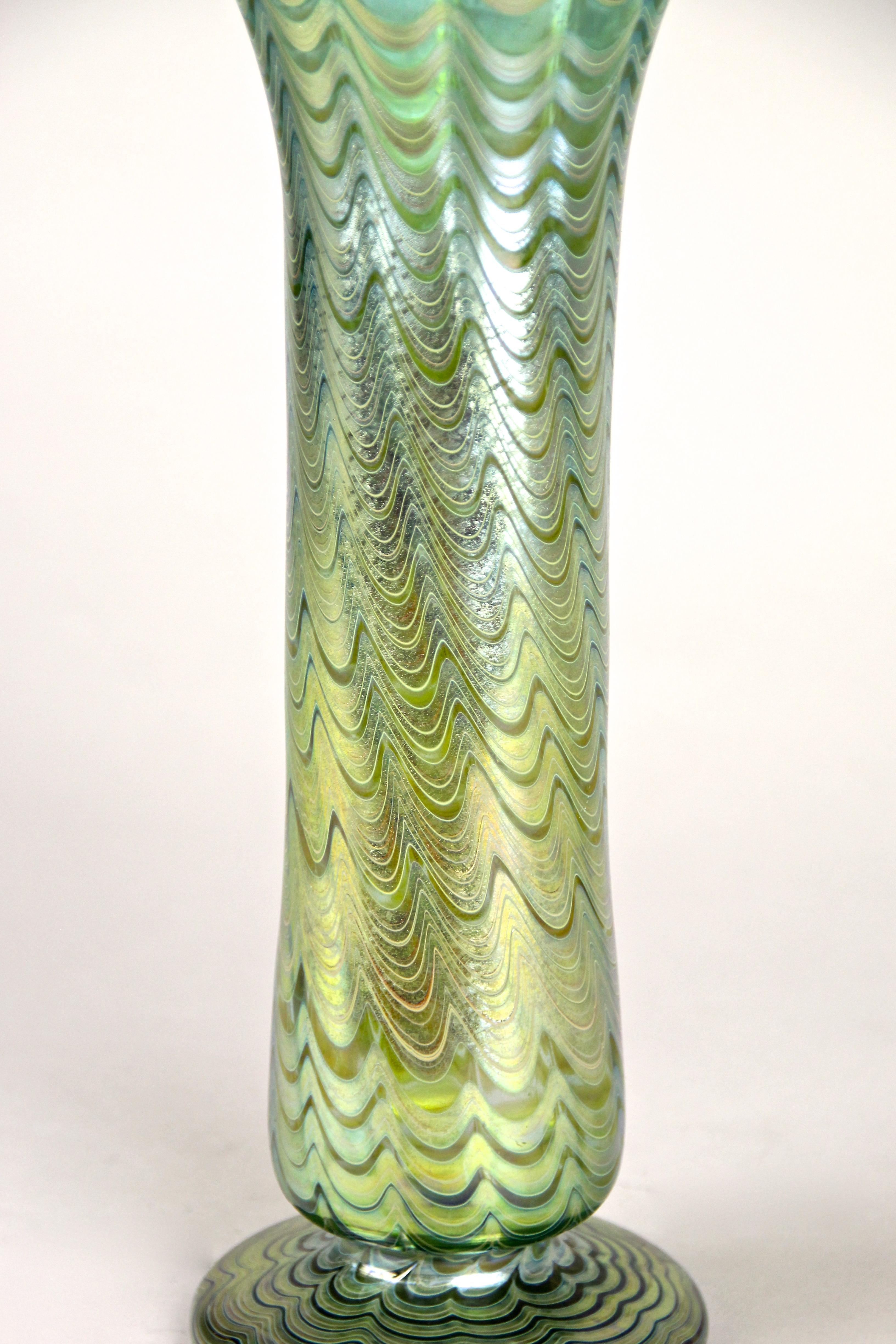 Loetz Witwe Glass Vase Phaenomen Genre 6893 Green, Bohemia, circa 1899 For Sale 4