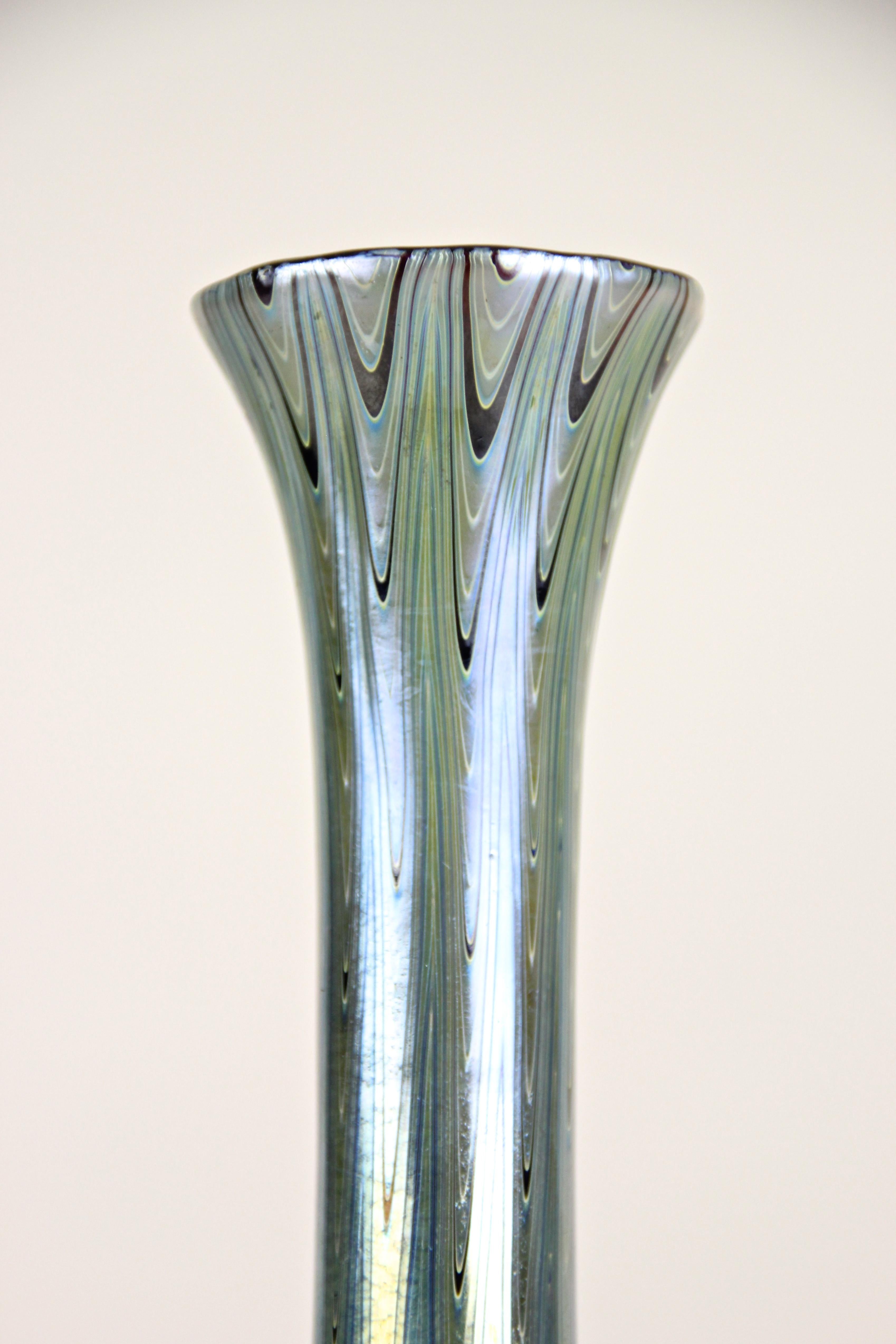 Blown Glass Loetz Witwe Glass Vase Rubin Phänomen Genre 6893 Iriscident, Bohemia, circa 1899 For Sale