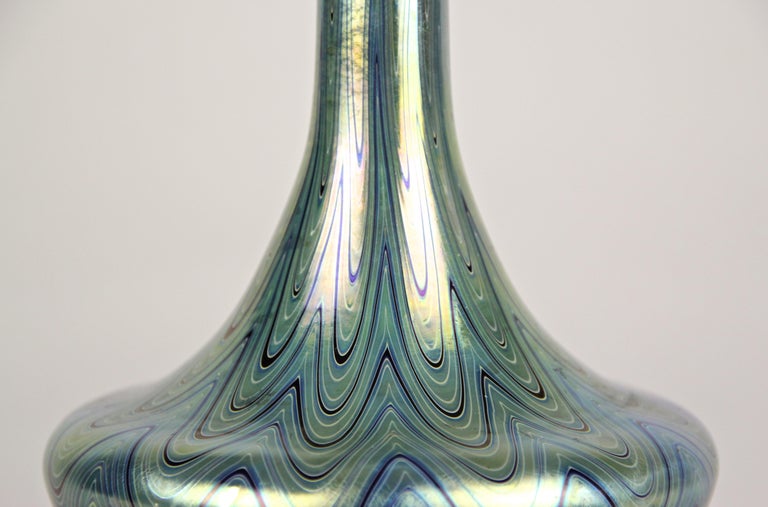 Loetz Witwe Glass Vase Rubin Phänomen Genre 6893 Iriscident, Bohemia, circa 1899 For Sale 1