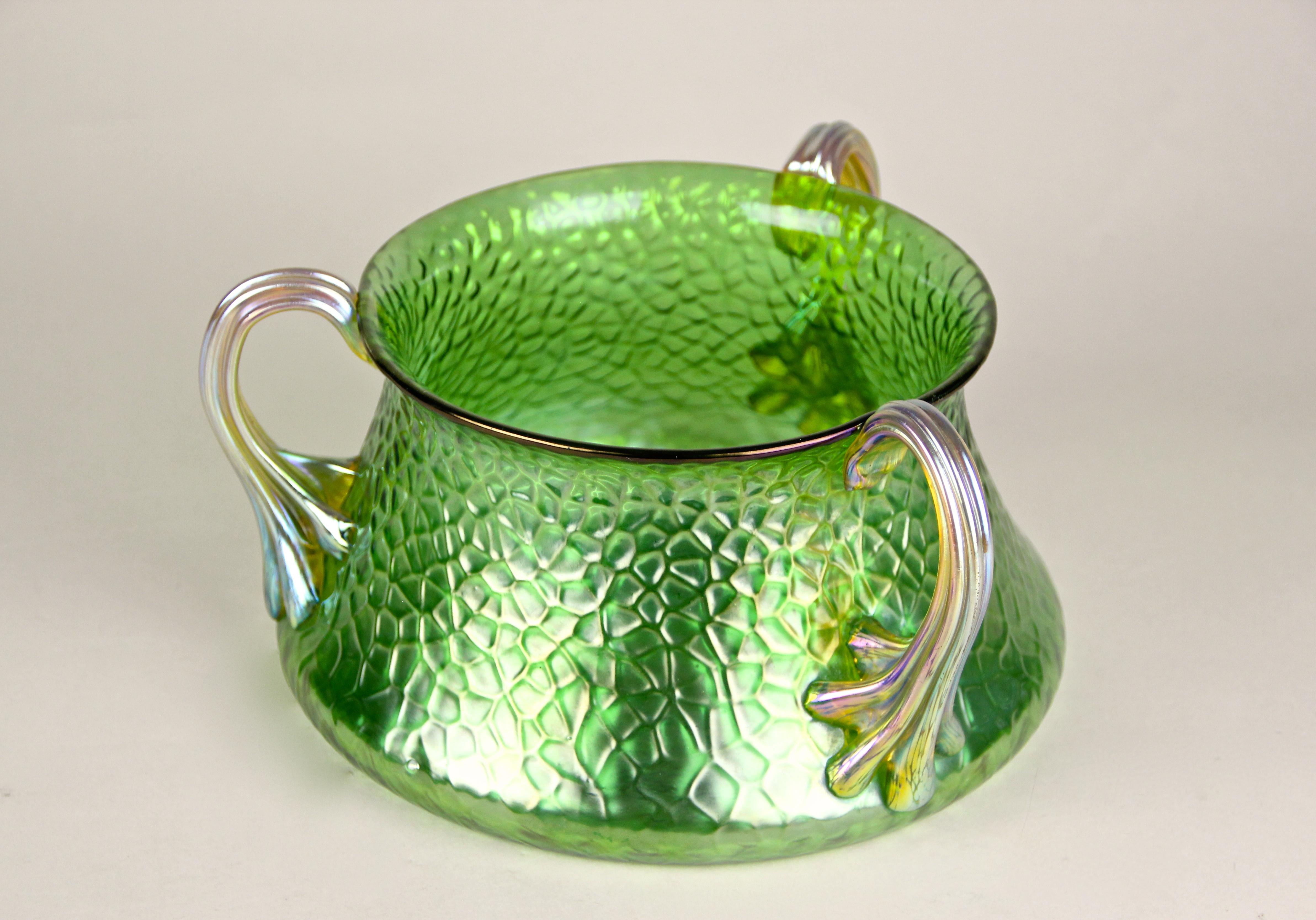 Art Nouveau Loetz Witwe Green Glass Bowl - Decor 