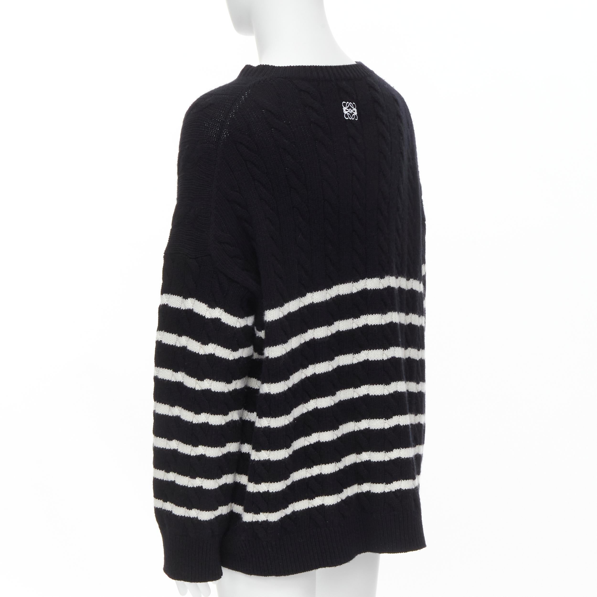 LOEWE 100% lana, maglia a righe bianche e nere, logo ricamato, felpa oversize 1
