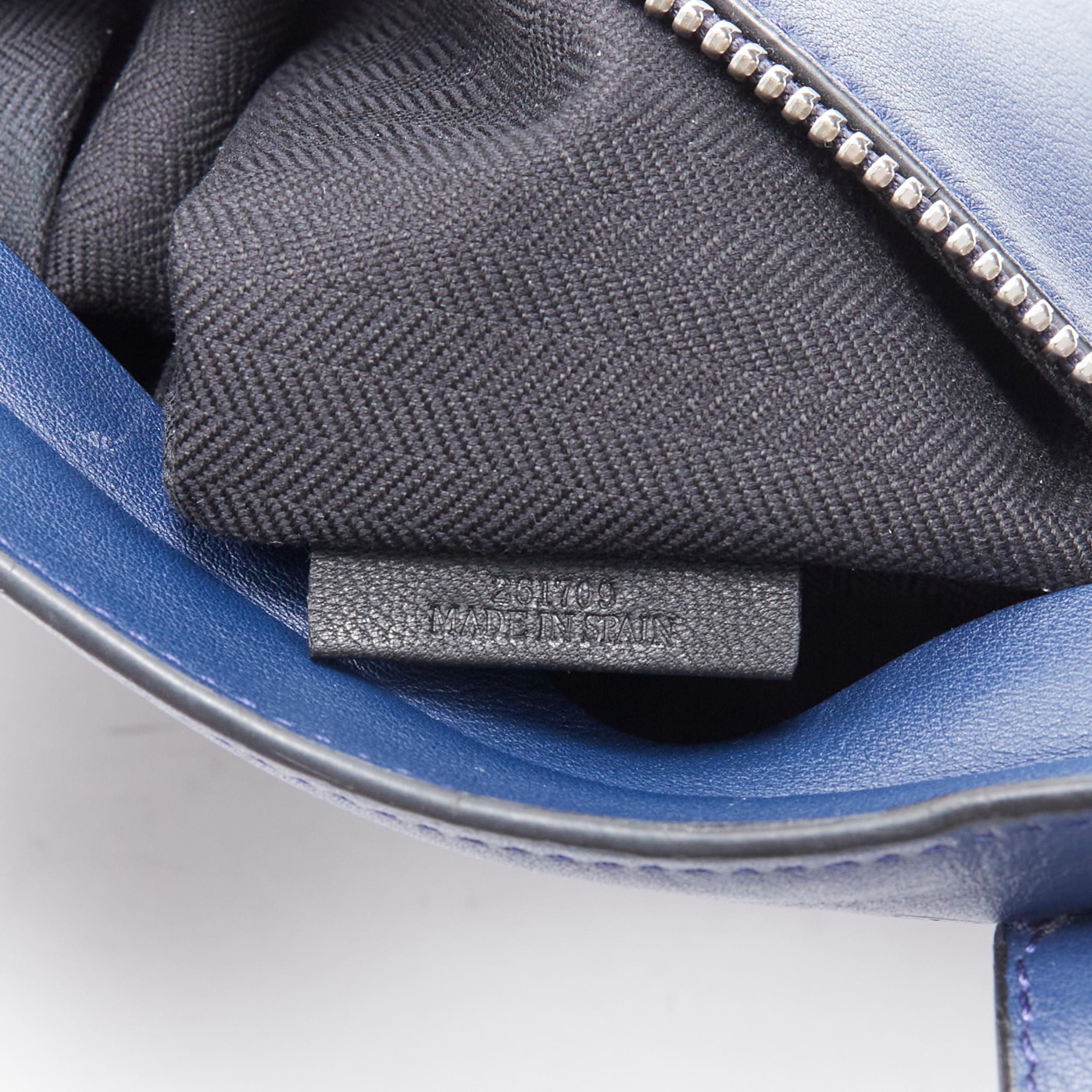 LOEWE 2017 T Messenger navy blue leather logo emboss zip crossbody messenger bag For Sale 3