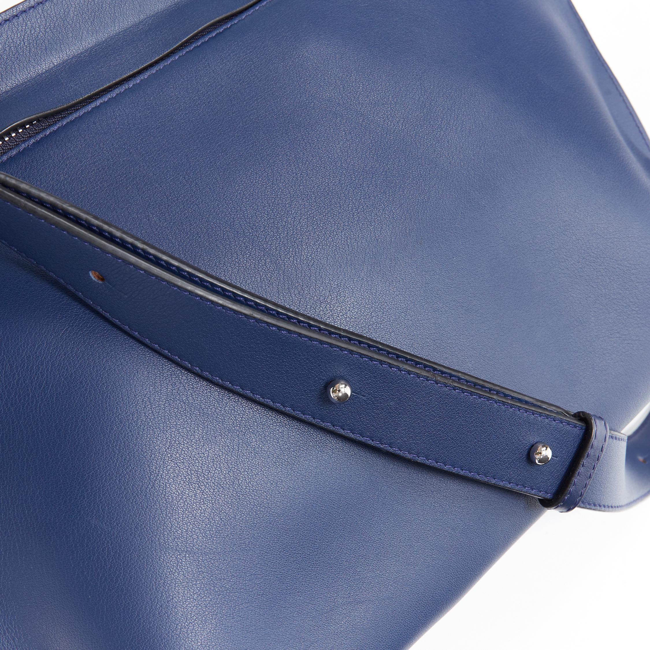 LOEWE 2017 T Messenger navy blue leather logo emboss zip crossbody messenger bag For Sale 1