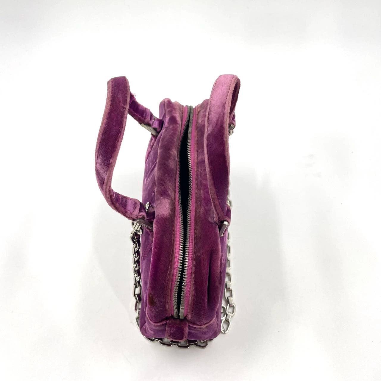 Loewe Amazona 19 Mini Handbag in Purple Velvet with Crystal Logo In Good Condition For Sale In AUBERVILLIERS, FR