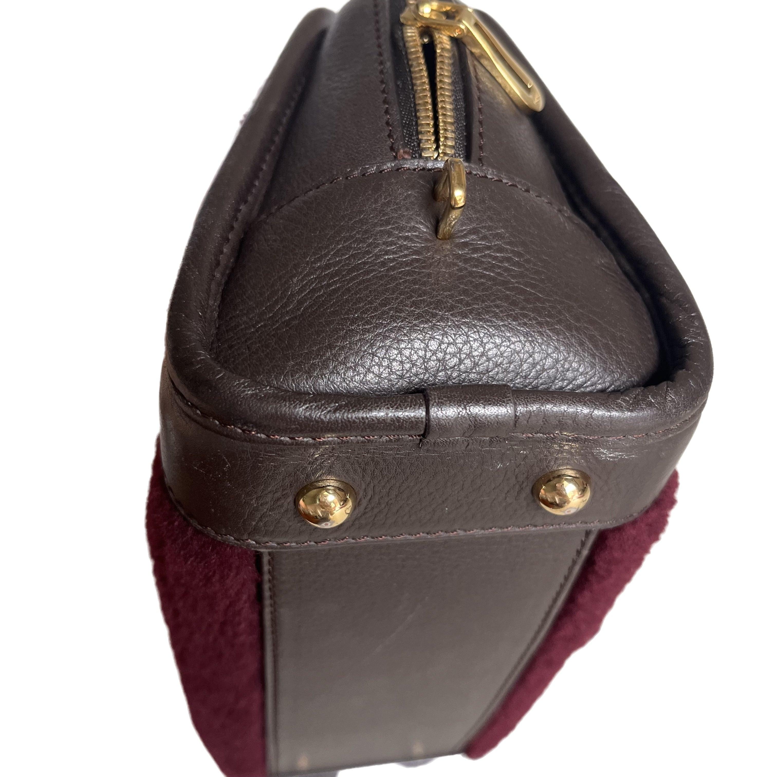 Loewe Amazona 23 en piel de cordero burdeos y shearling con correa 5