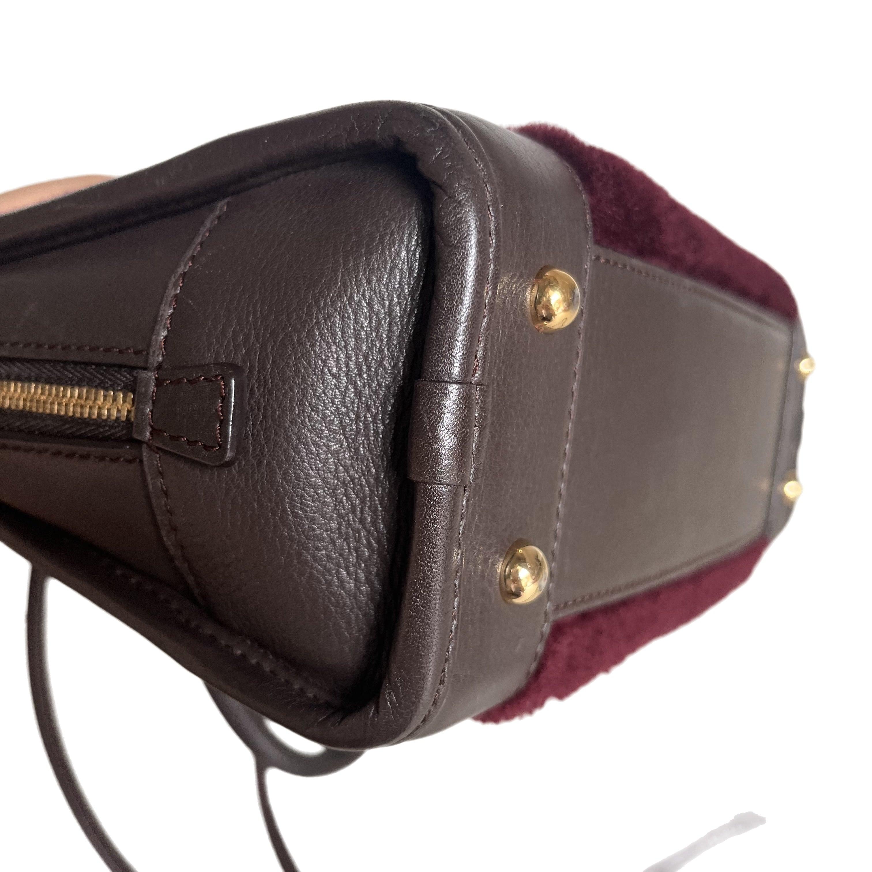 Loewe Amazona 23 en piel de cordero burdeos y shearling con correa 6