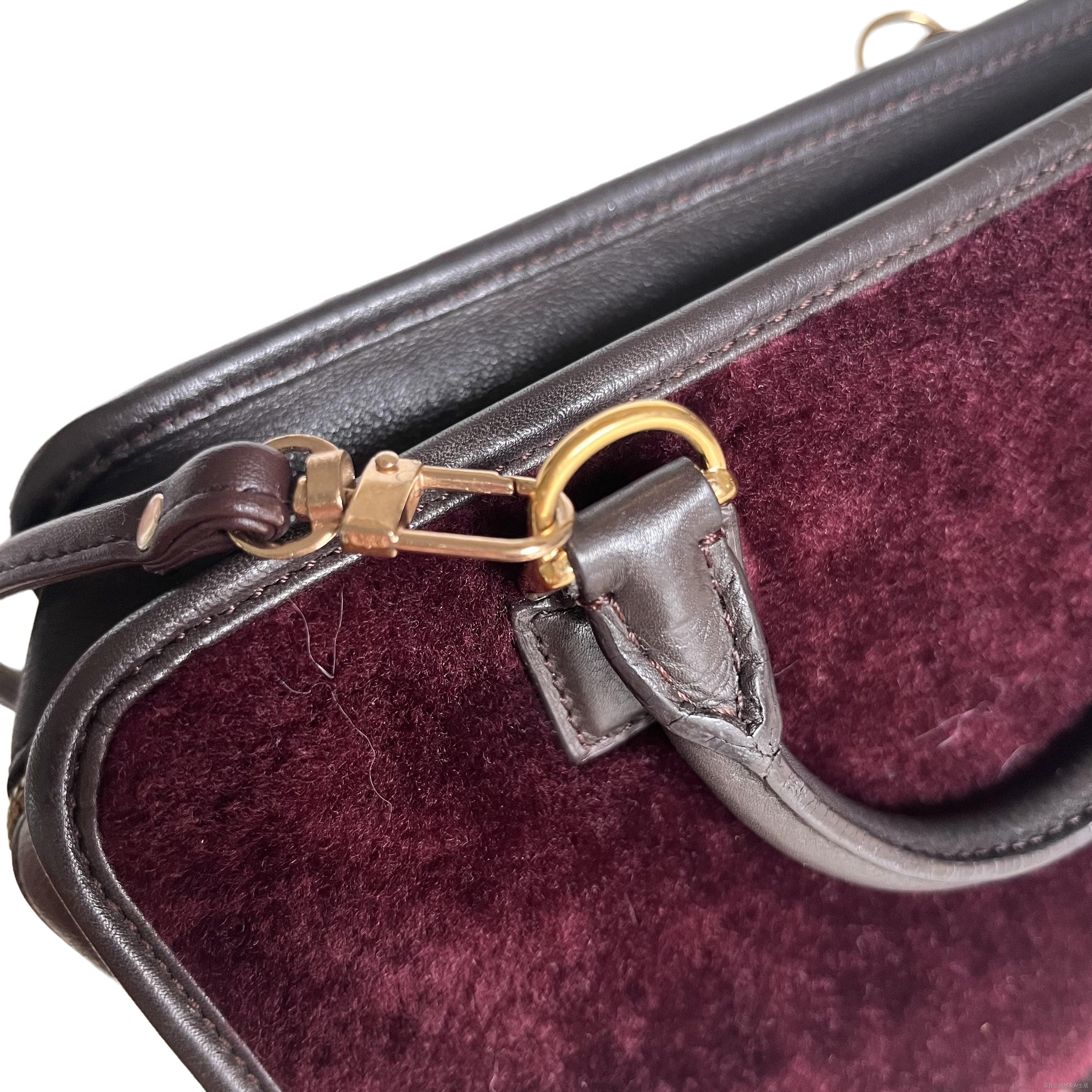 Loewe Amazona 23 en piel de cordero burdeos y shearling con correa 7