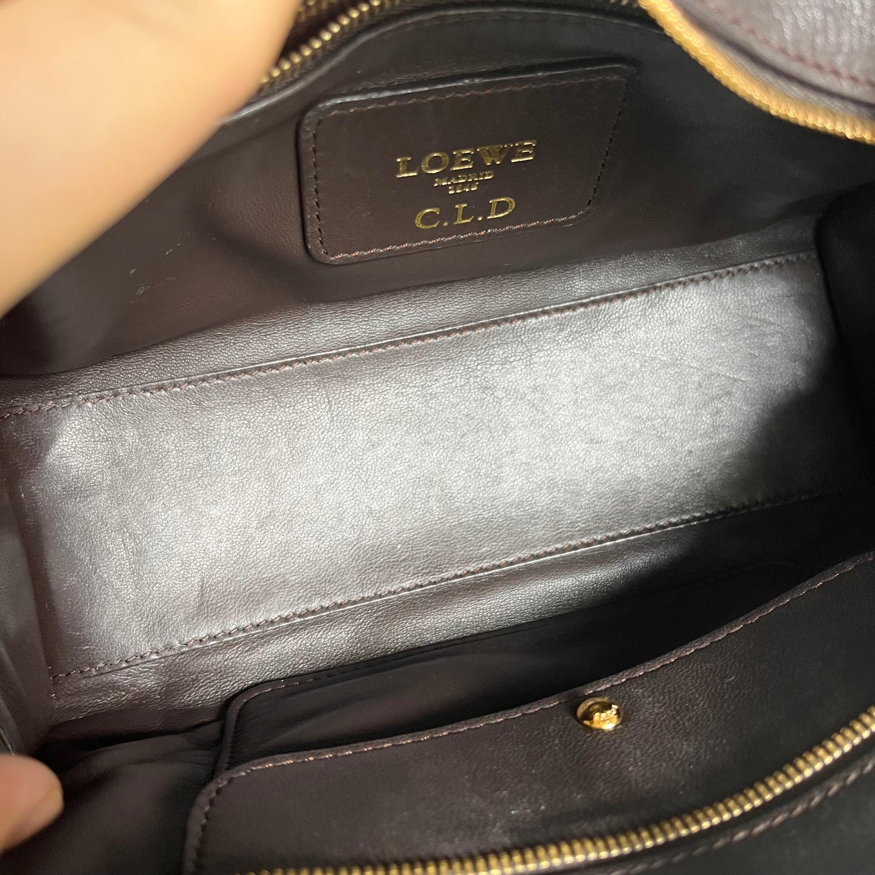 Loewe Amazona 23 en piel de cordero burdeos y shearling con correa 8