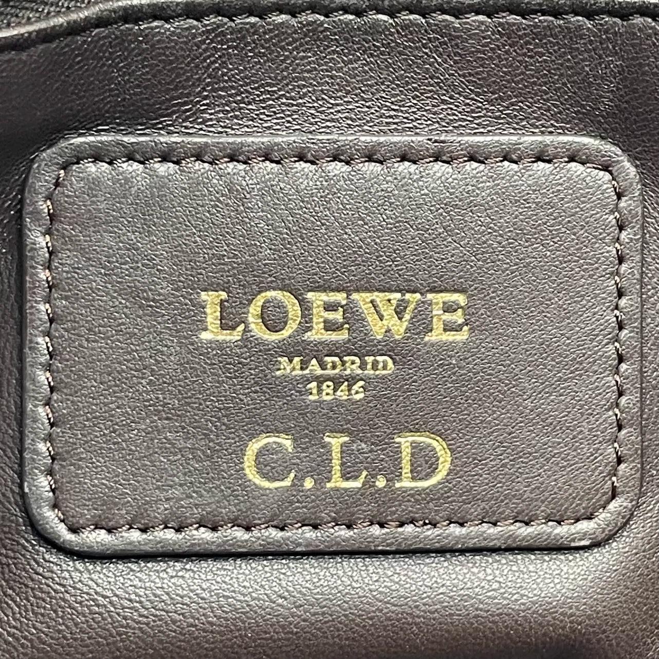 Loewe Amazona 23 en piel de cordero burdeos y shearling con correa 12