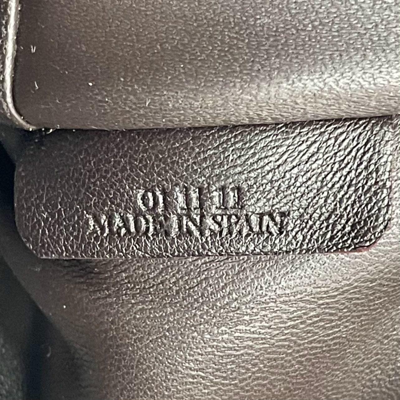 Loewe Amazona 23 en piel de cordero burdeos y shearling con correa 13