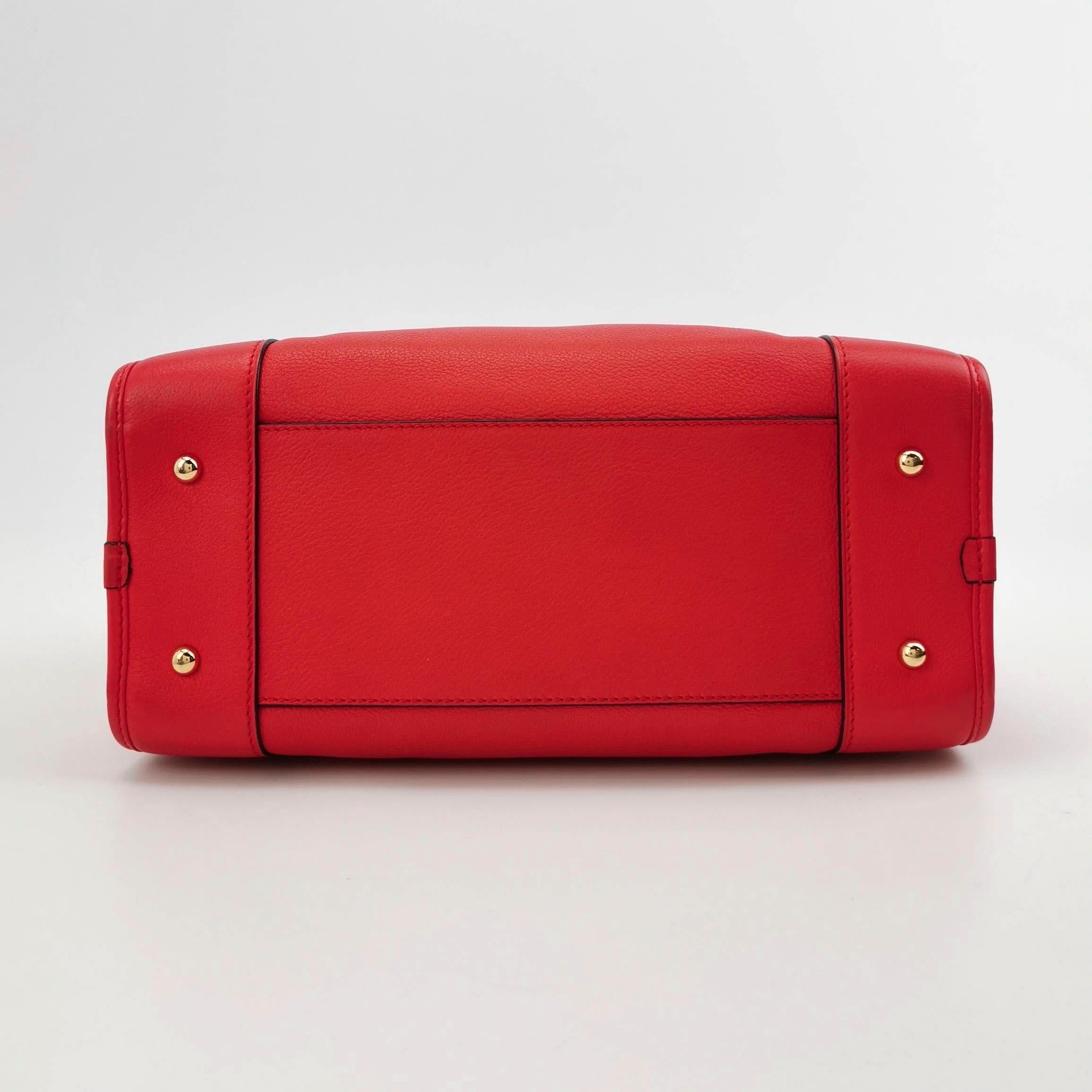 Loewe Amazona 28 en cuir de veau rouge breloque escargot dorée spéciale Excellent état - En vente à AUBERVILLIERS, FR