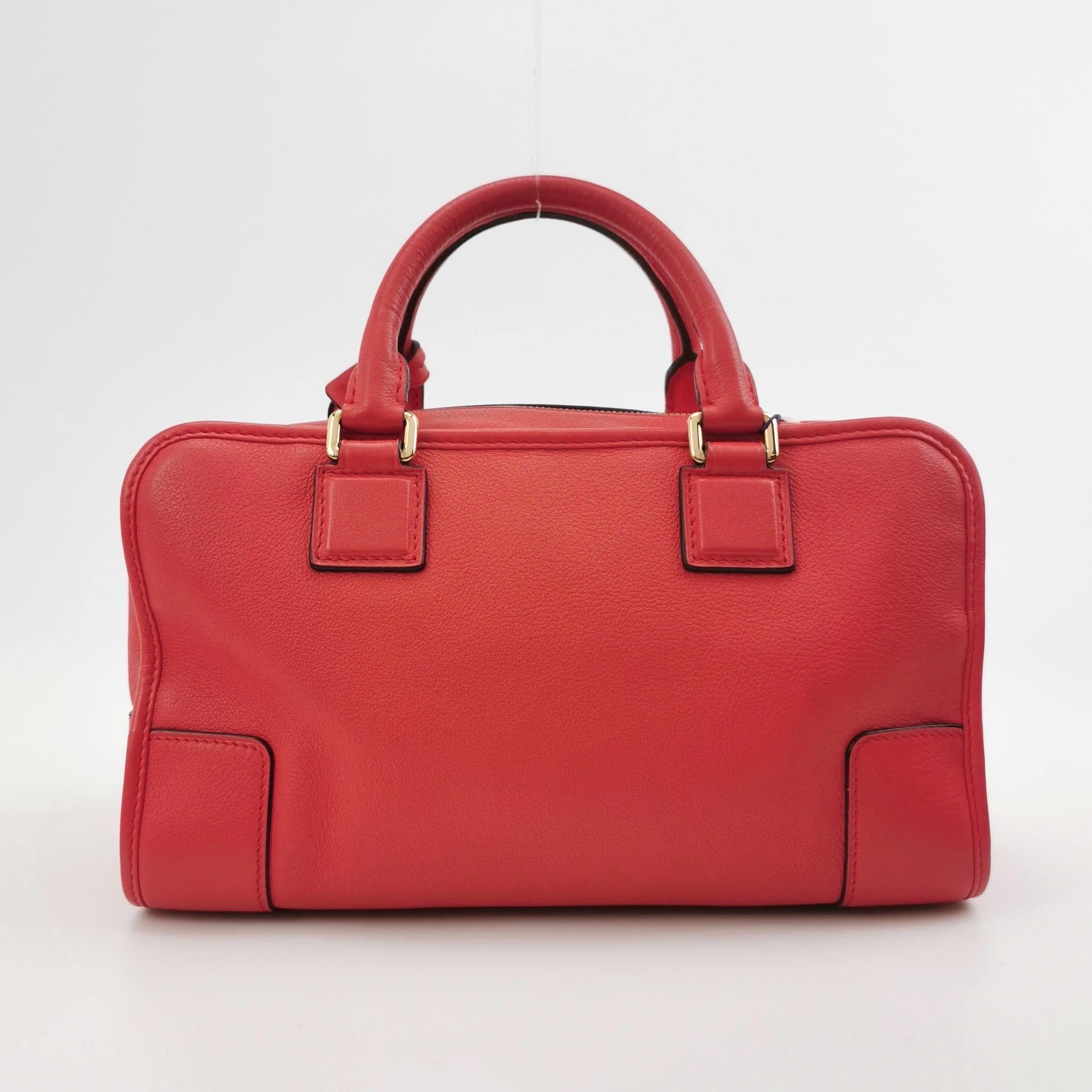 Loewe Amazona 28 en cuir de veau rouge breloque escargot dorée spéciale Pour femmes en vente