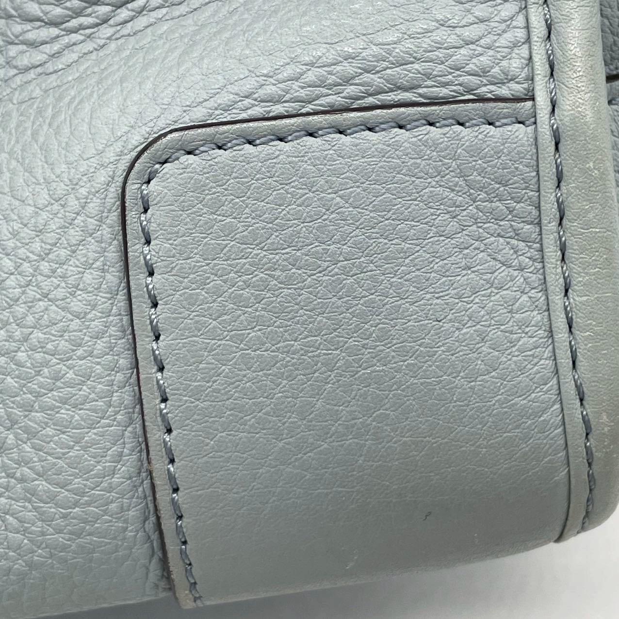 Loewe Amazona 29 in pelle blu con lucchetto a forma di elefante e hardware in tonalità argento in vendita 8