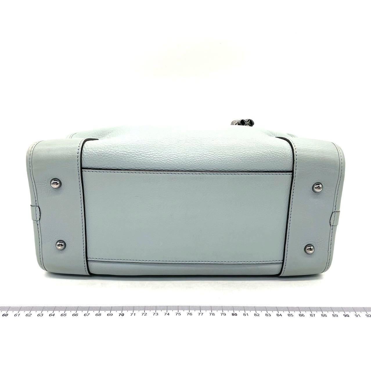 Loewe Amazona 29 in pelle blu con lucchetto a forma di elefante e hardware in tonalità argento In condizioni buone in vendita a AUBERVILLIERS, FR