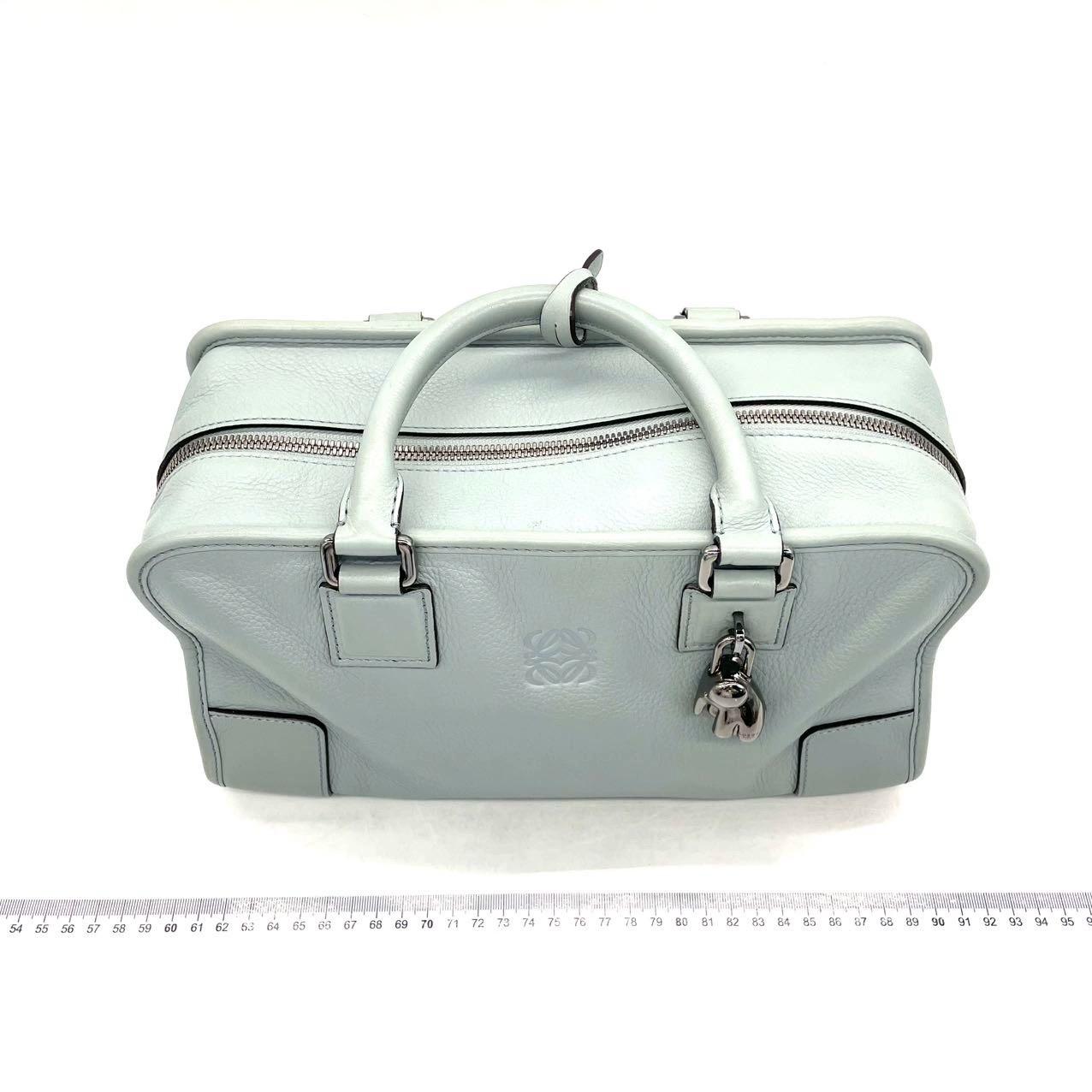 Donna Loewe Amazona 29 in pelle blu con lucchetto a forma di elefante e hardware in tonalità argento in vendita