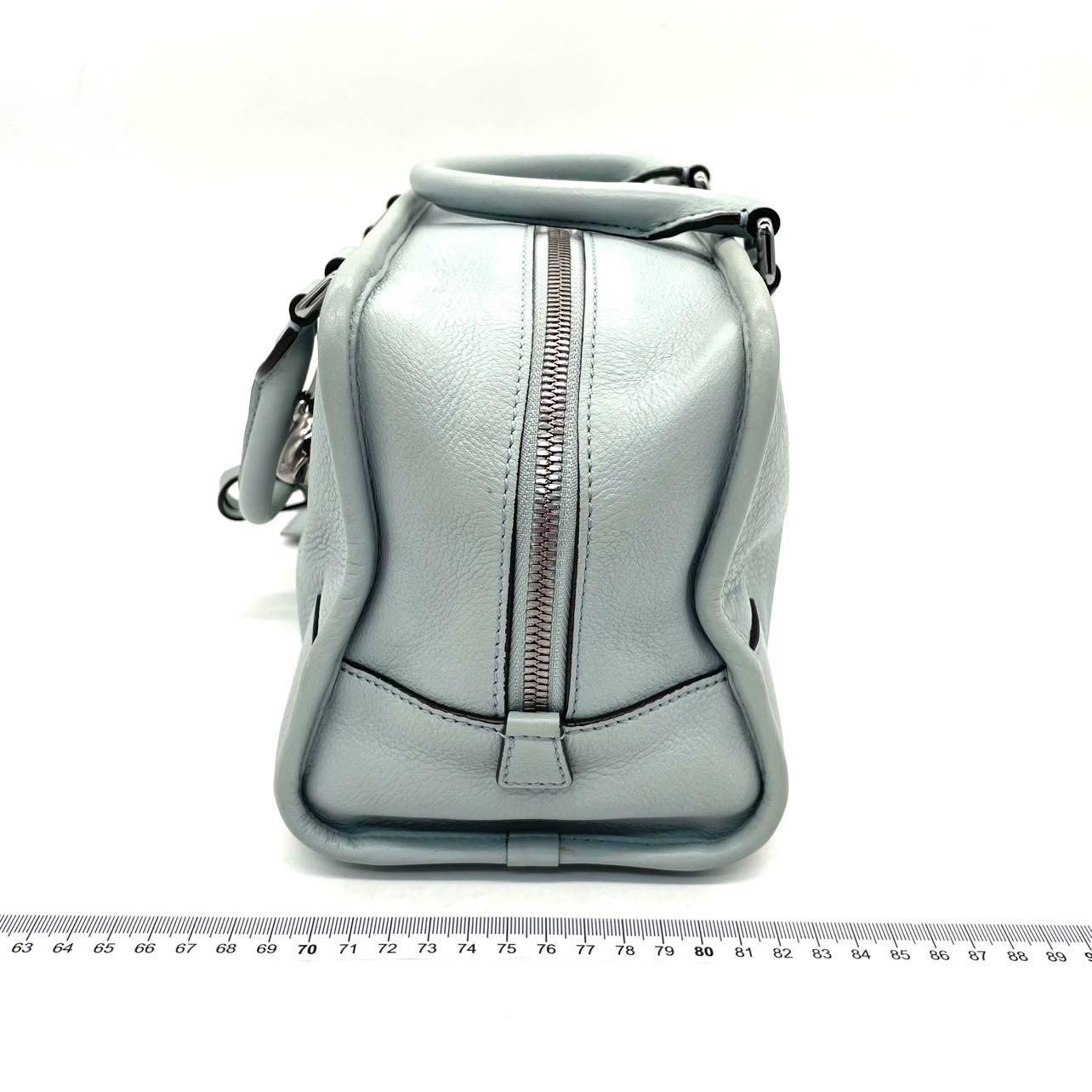 Loewe Amazona 29 in pelle blu con lucchetto a forma di elefante e hardware in tonalità argento in vendita 1