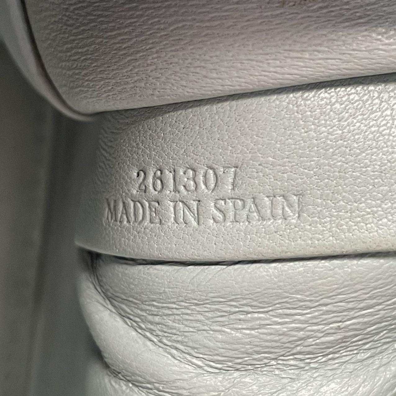 Loewe Amazona 29 in pelle blu con lucchetto a forma di elefante e hardware in tonalità argento in vendita 2