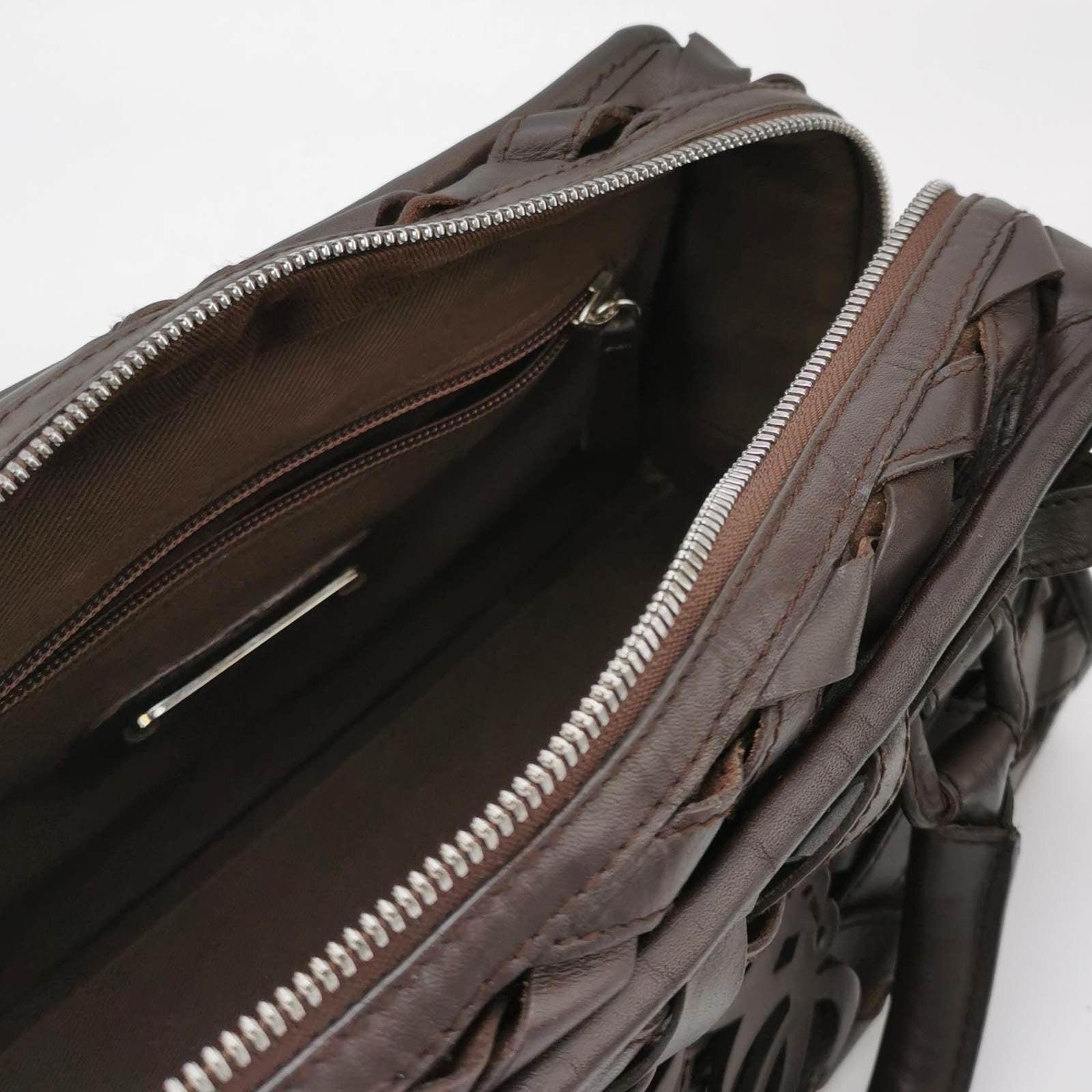 Loewe Amazona 29 in Brown Intrecciato Woven Calfskin Leather Handbag In Good Condition For Sale In AUBERVILLIERS, FR