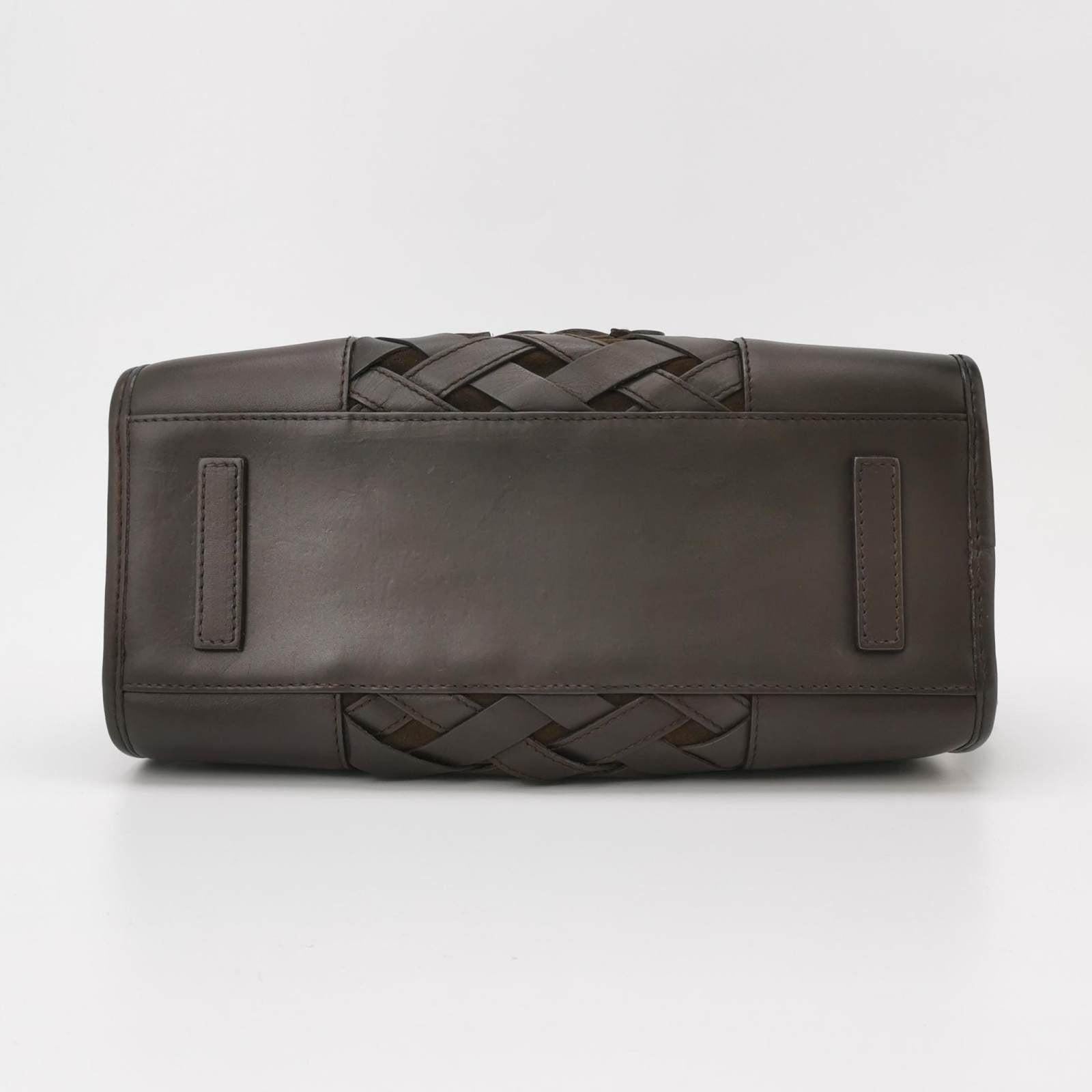 Women's Loewe Amazona 29 in Brown Intrecciato Woven Calfskin Leather Handbag For Sale