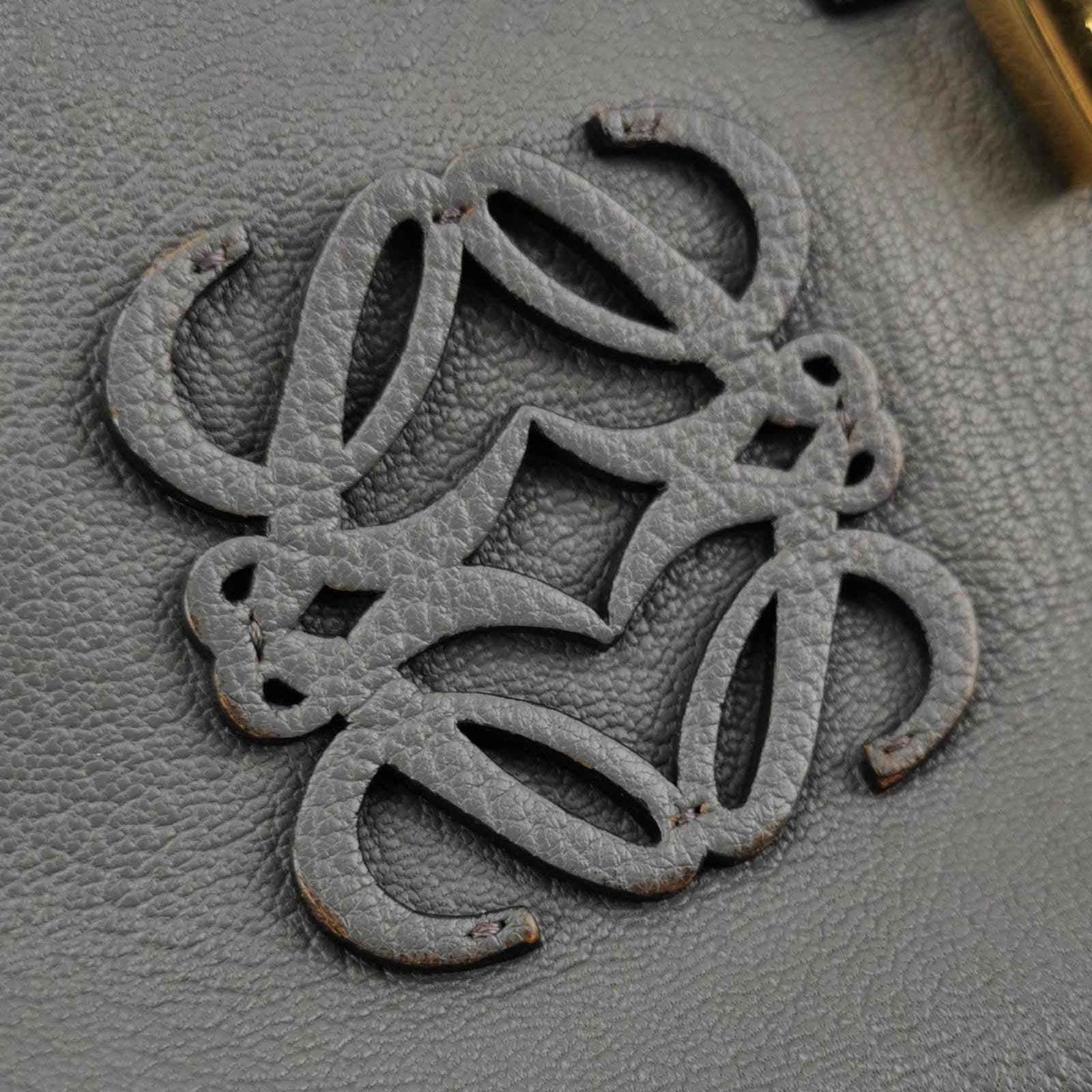 Loewe Amazona 29 en piel de cordero gris 8