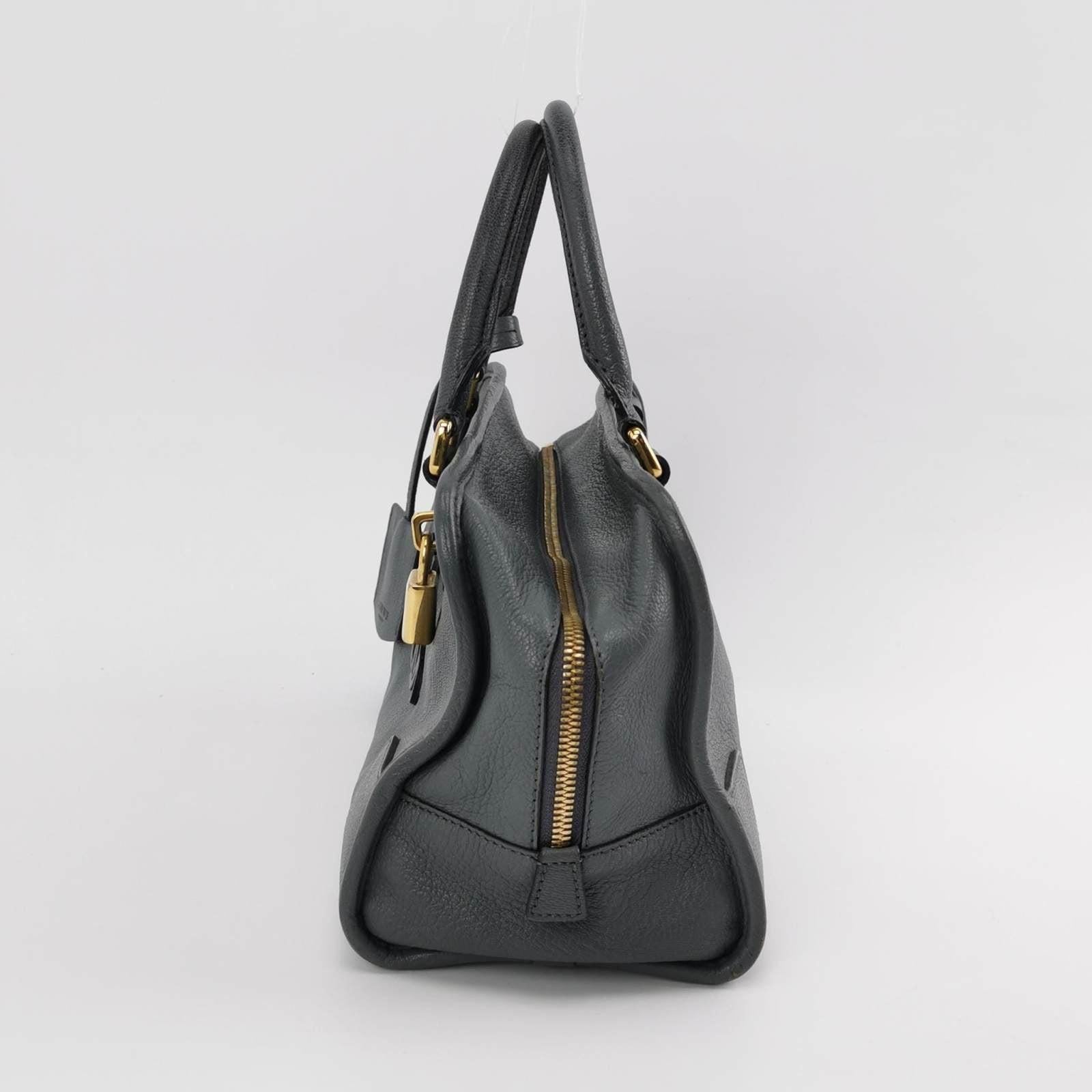 Loewe Amazona 29 en piel de cordero gris en Bueno Estado en AUBERVILLIERS, FR