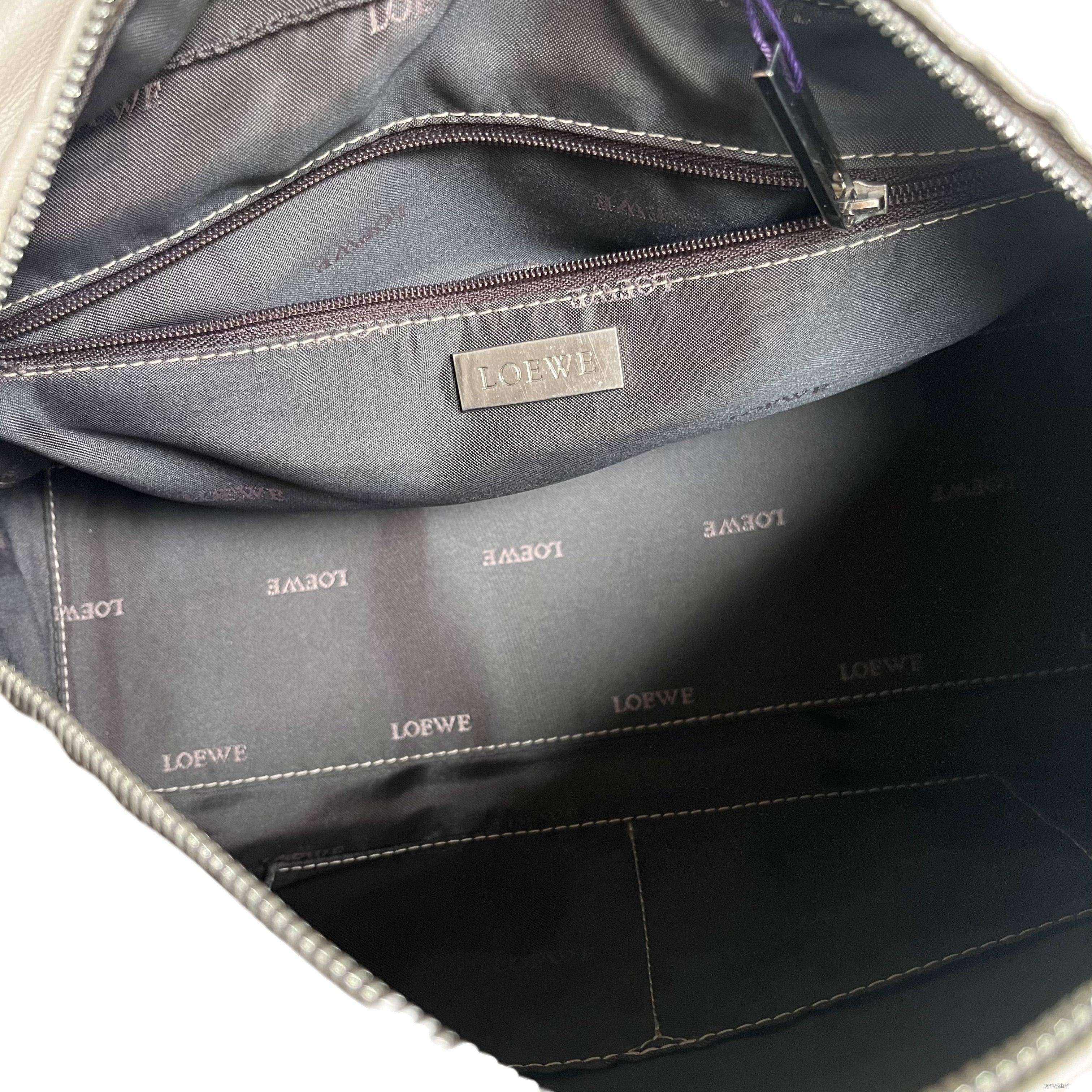 Loewe Amazona 29 Pearlescent Nude Lambskin Leather Zip Around For Sale 10