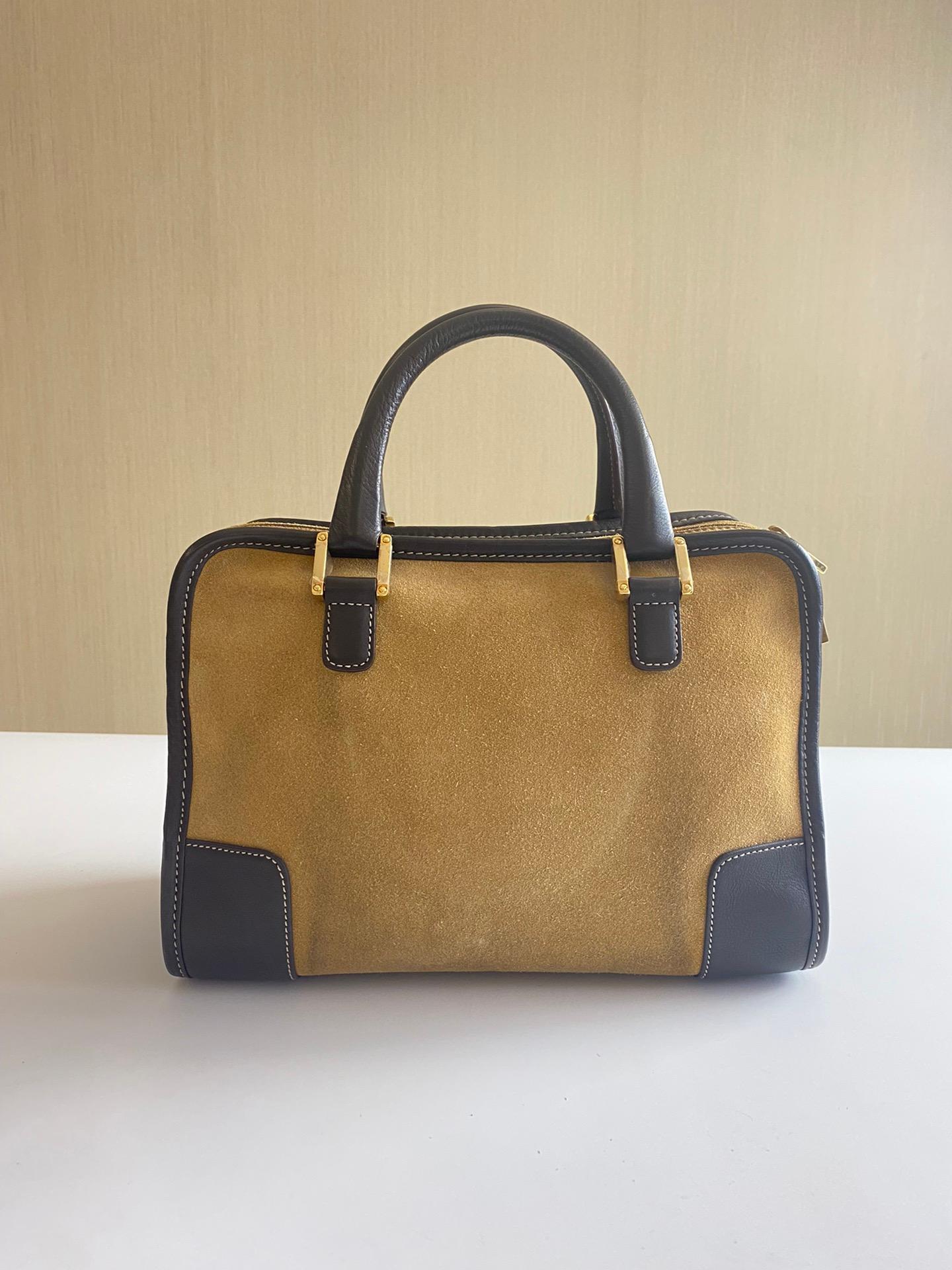 Loewe Amazona 29 Tan Brown Brown Suede and Leather Top Handle Bag Excellent état - En vente à AUBERVILLIERS, FR