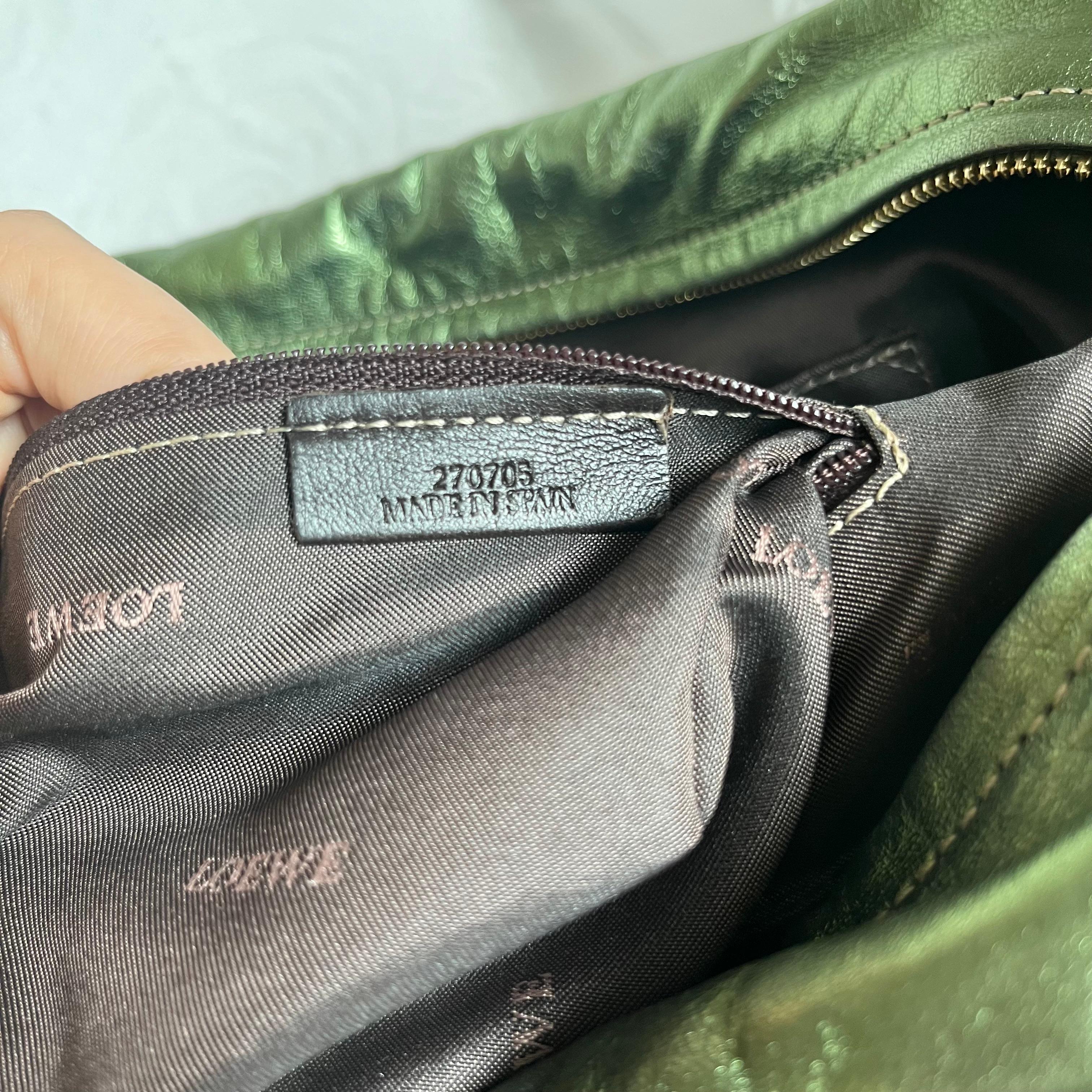Loewe Amazona 29 Zip Around in Metallic Green Lambskin Leather For Sale 13