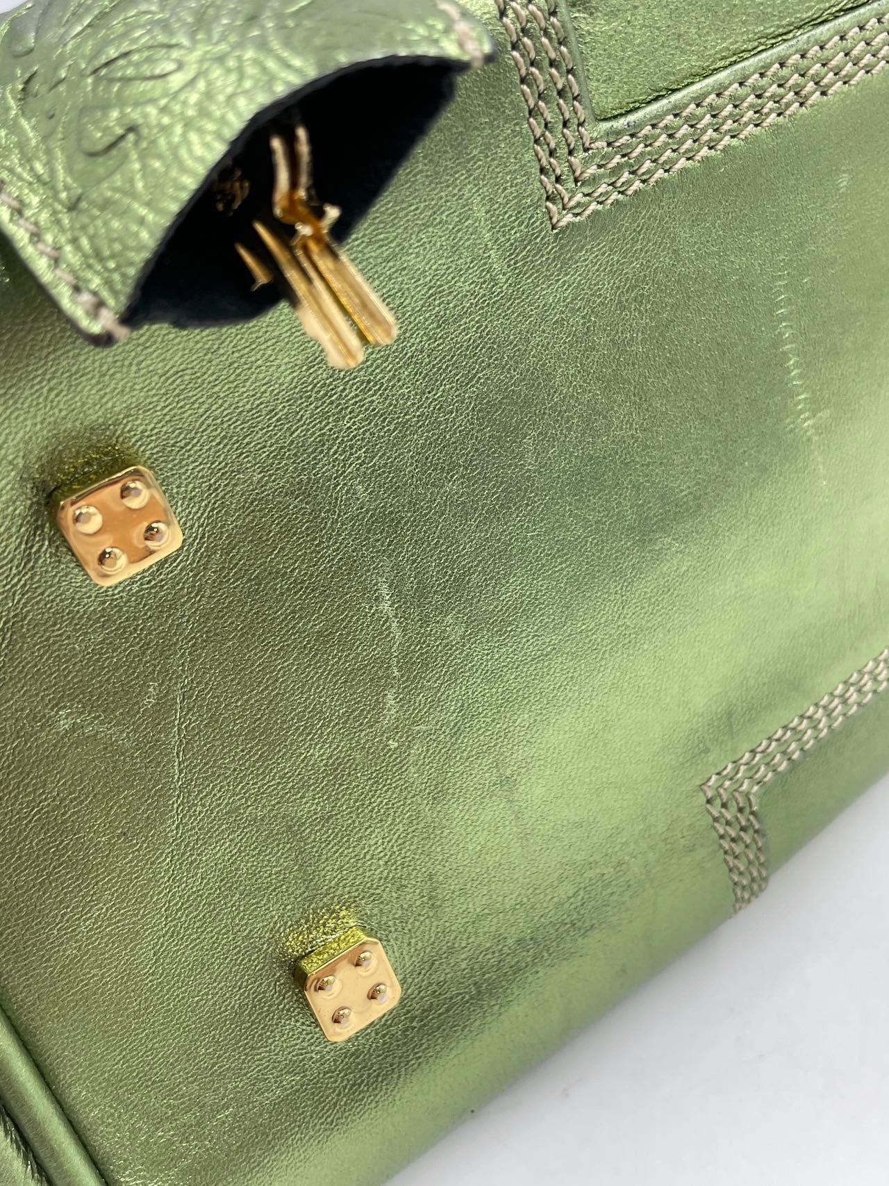Loewe Amazona 29 Zip Around in Metallic Green Lambskin Leather For Sale 4