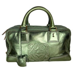 Loewe Amazona 29 Zip Around en piel de cordero verde metalizada