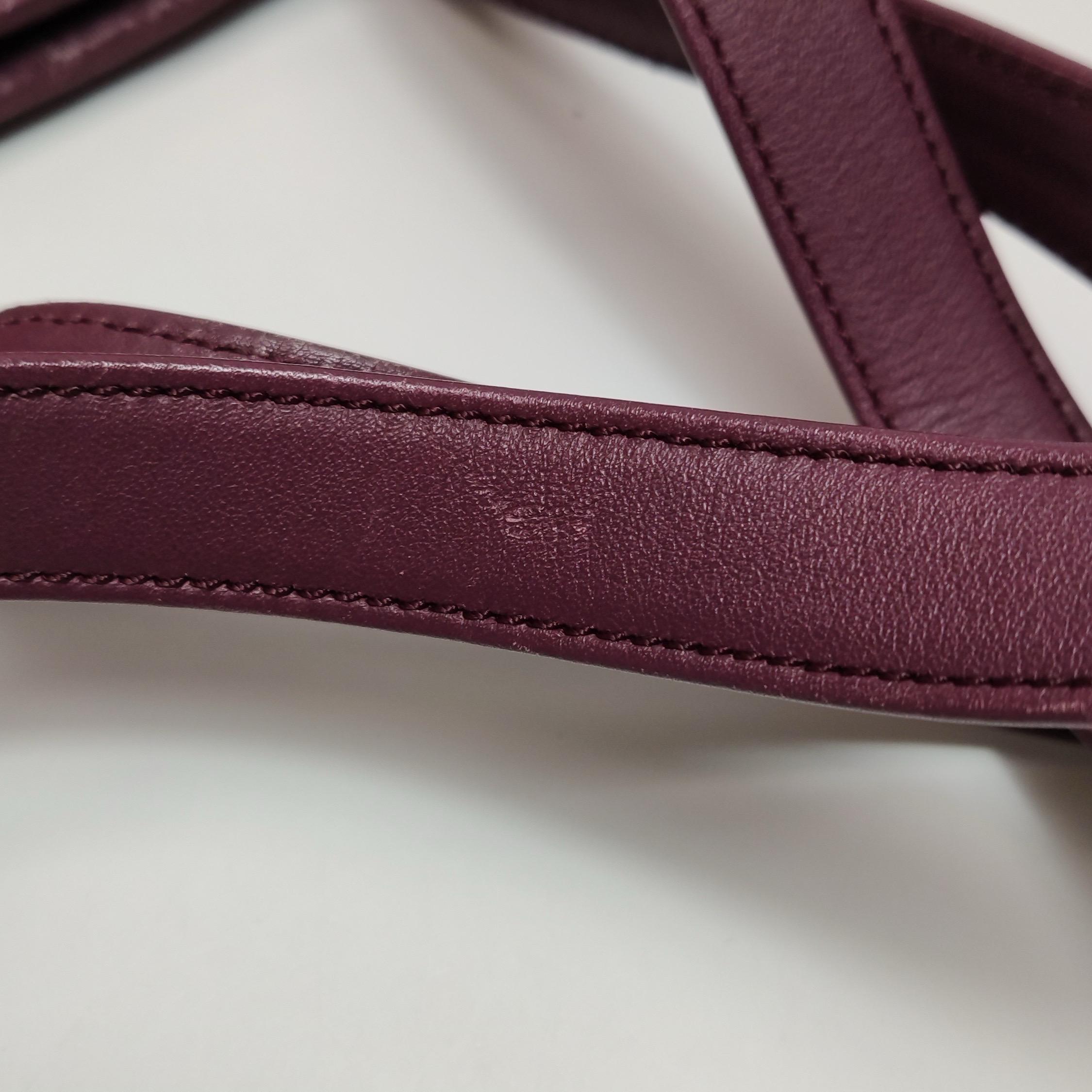 Loewe Amazona 35 East West Borsa a tracolla in pelle scamosciata rossa in vendita 6