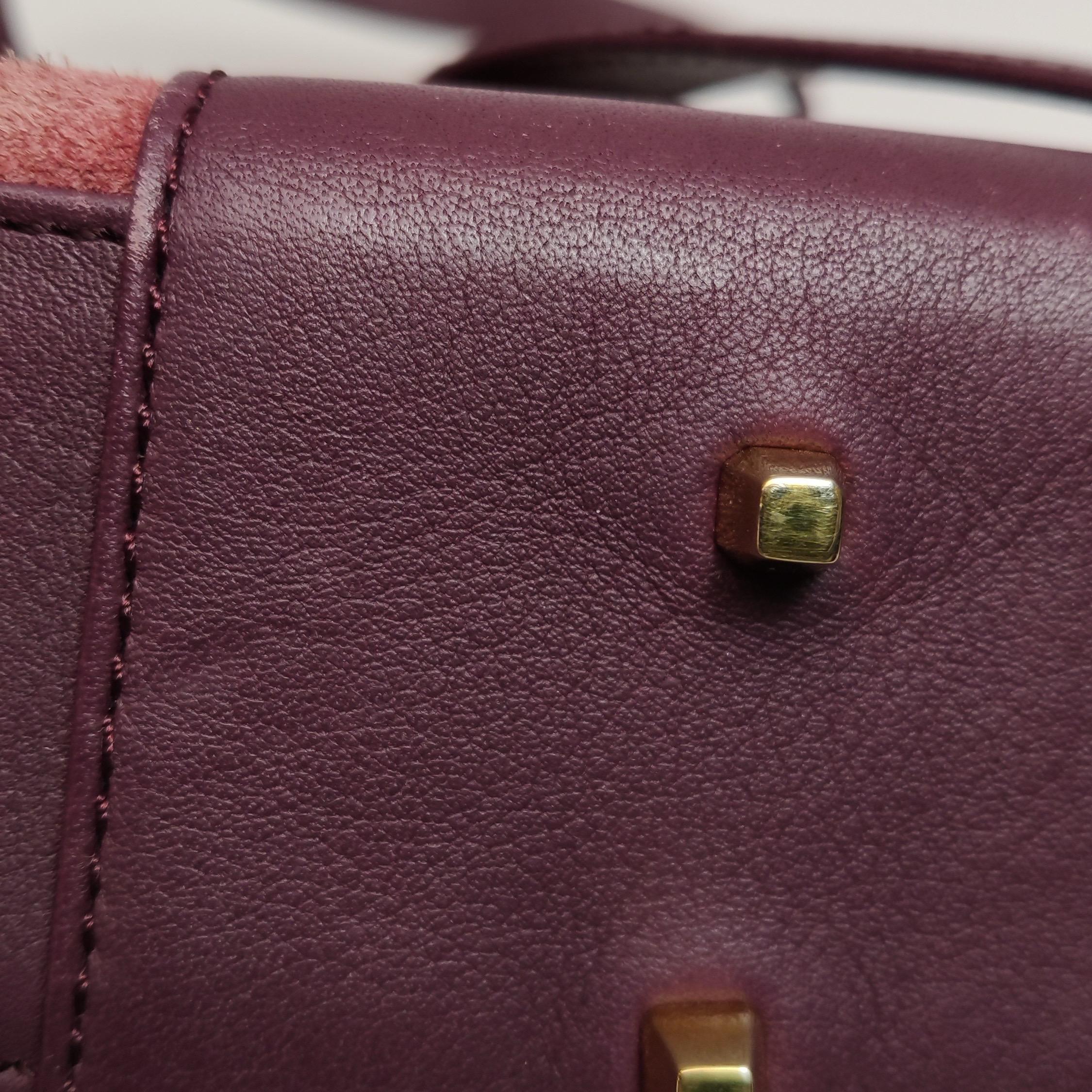 Loewe Amazona 35 East West Borsa a tracolla in pelle scamosciata rossa in vendita 9