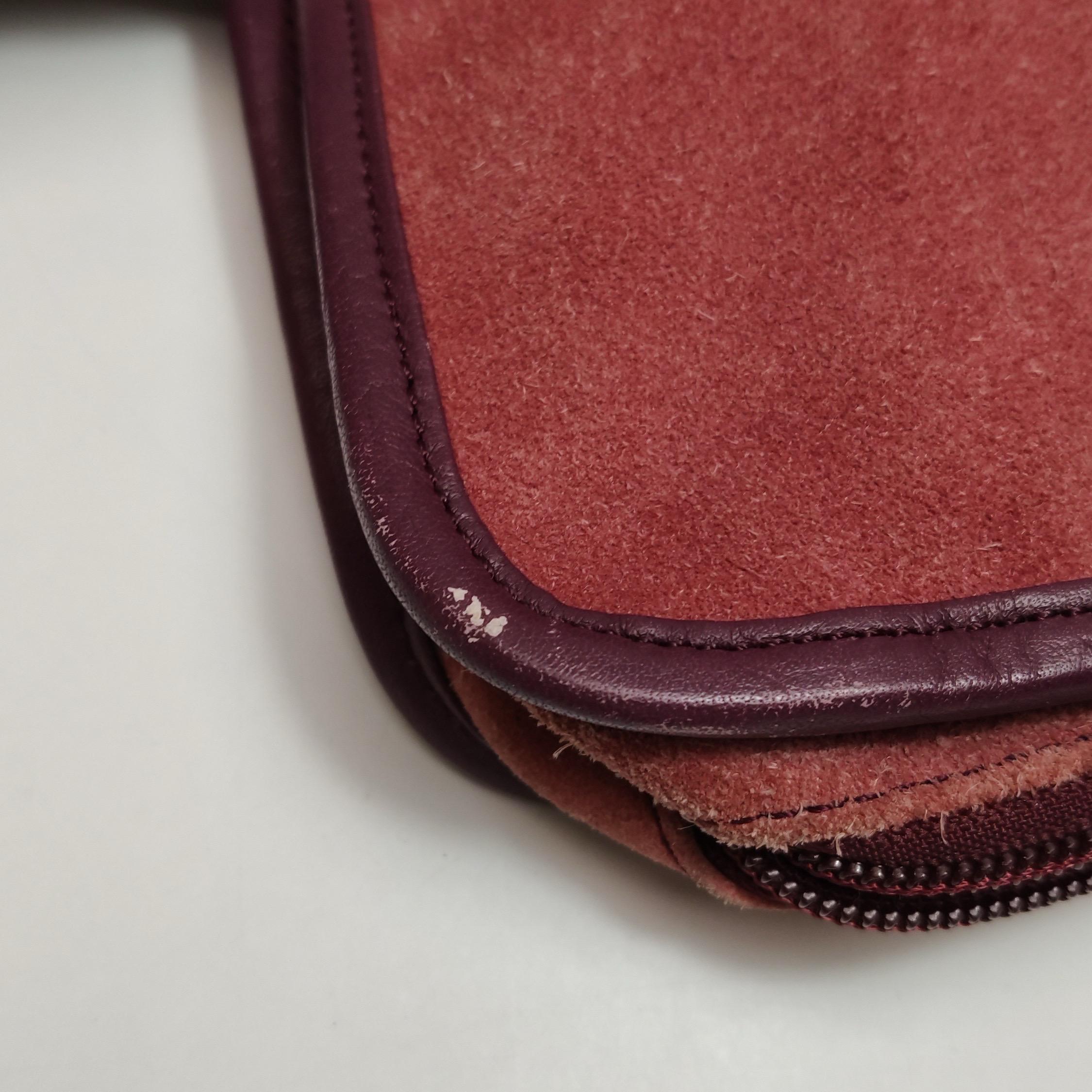 Loewe Amazona 35 East West Borsa a tracolla in pelle scamosciata rossa in vendita 14