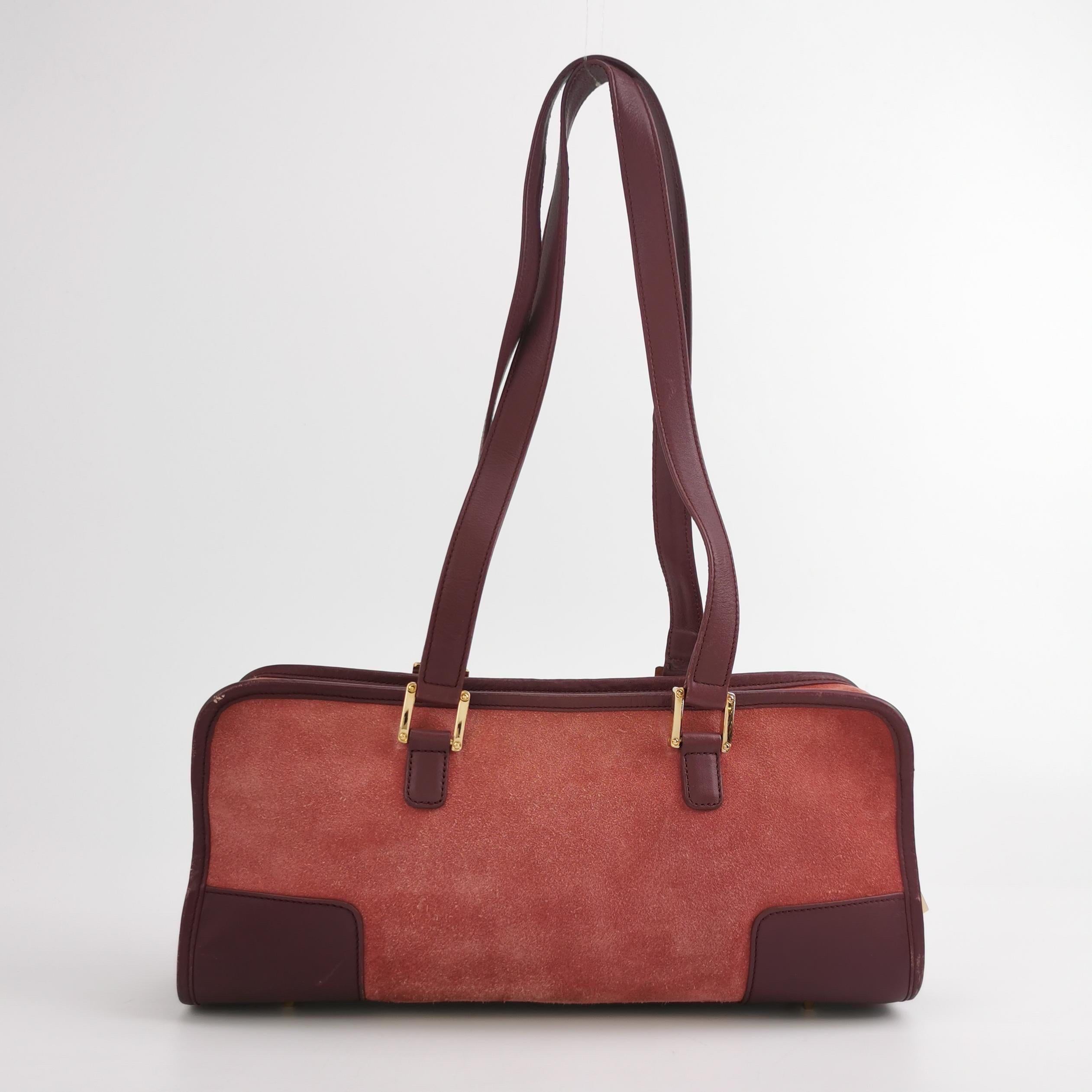 Loewe Amazona 35 East West Borsa a tracolla in pelle scamosciata rossa in vendita 1