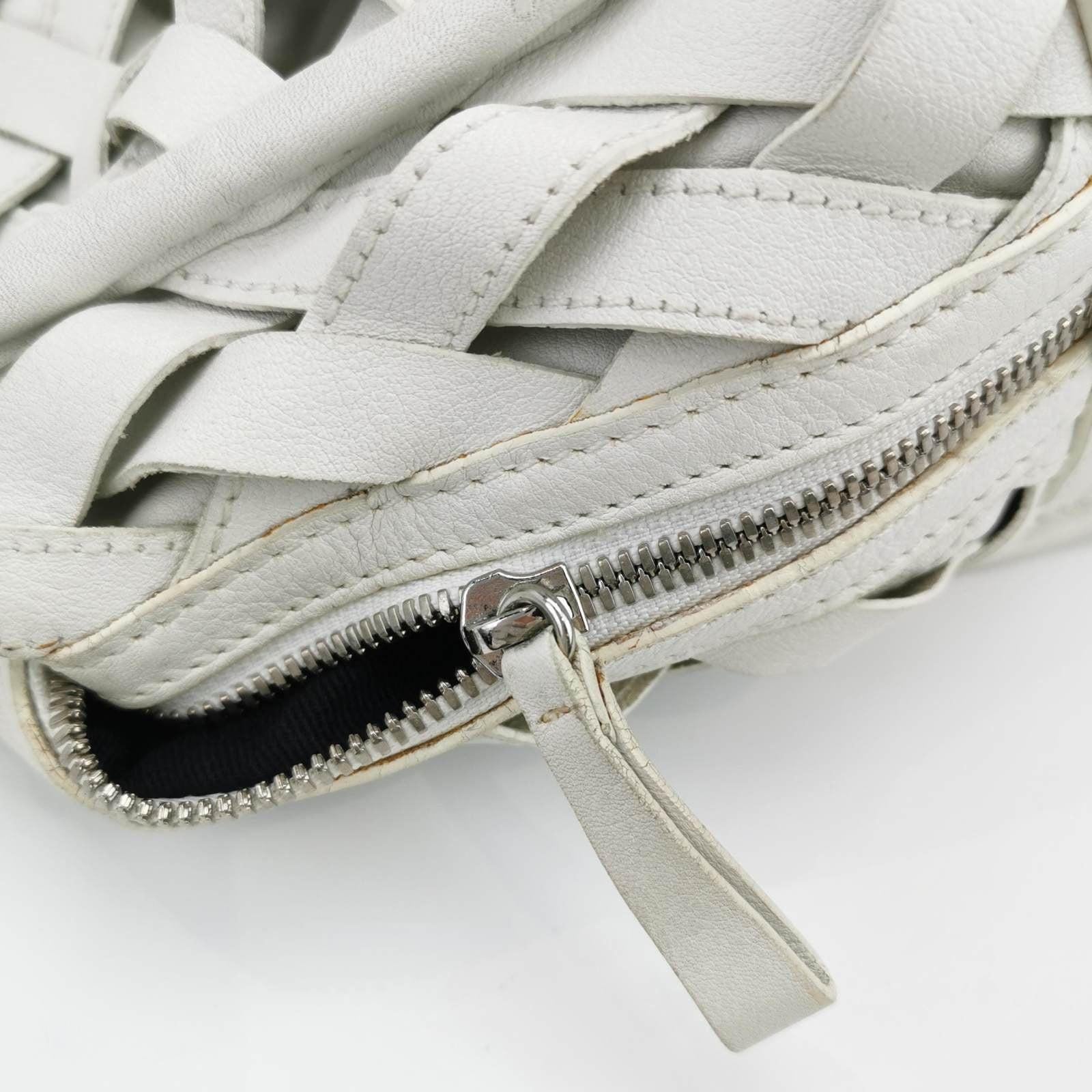 Bolso Loewe Amazona 36 en Piel de Becerro Tejida Intrecciato Blanco 6