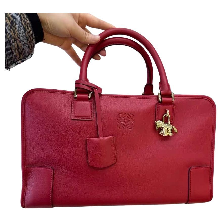 Loewe Amazona 36 Media in pelle rossa con chiusura a cavallo e hardware dorato