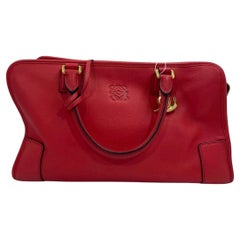 Loewe Amazona 36 Media in pelle rossa con chiusura a chiocciola e hardware in oro