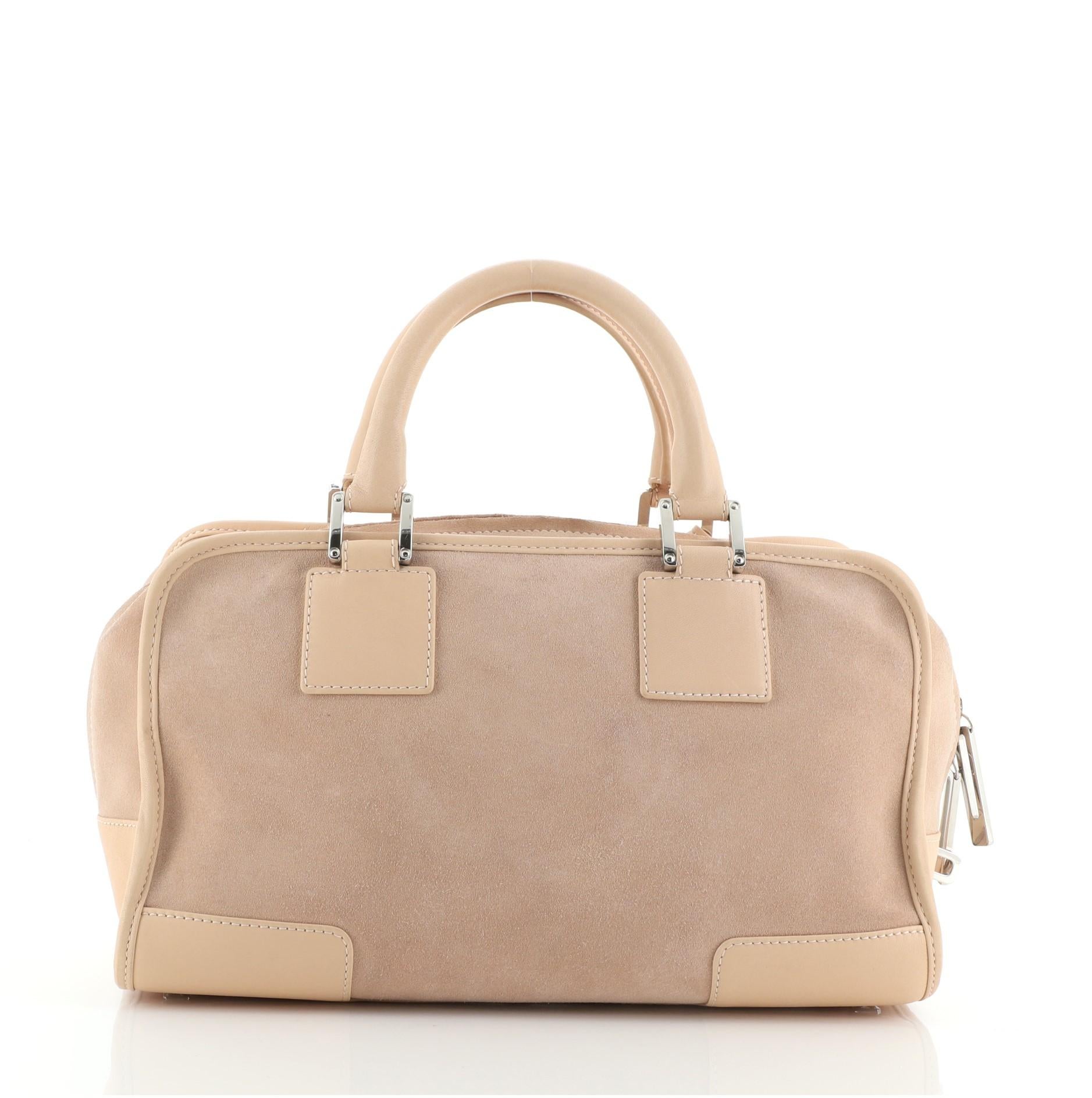 Loewe Amazona Bag Suede 28
Pink

Condition Details: Creasing and darkening on exterior, wear on base corners, handles and in interior. Cracking on handle wax edges, scratches on hardware.

51938MSC

Height 7