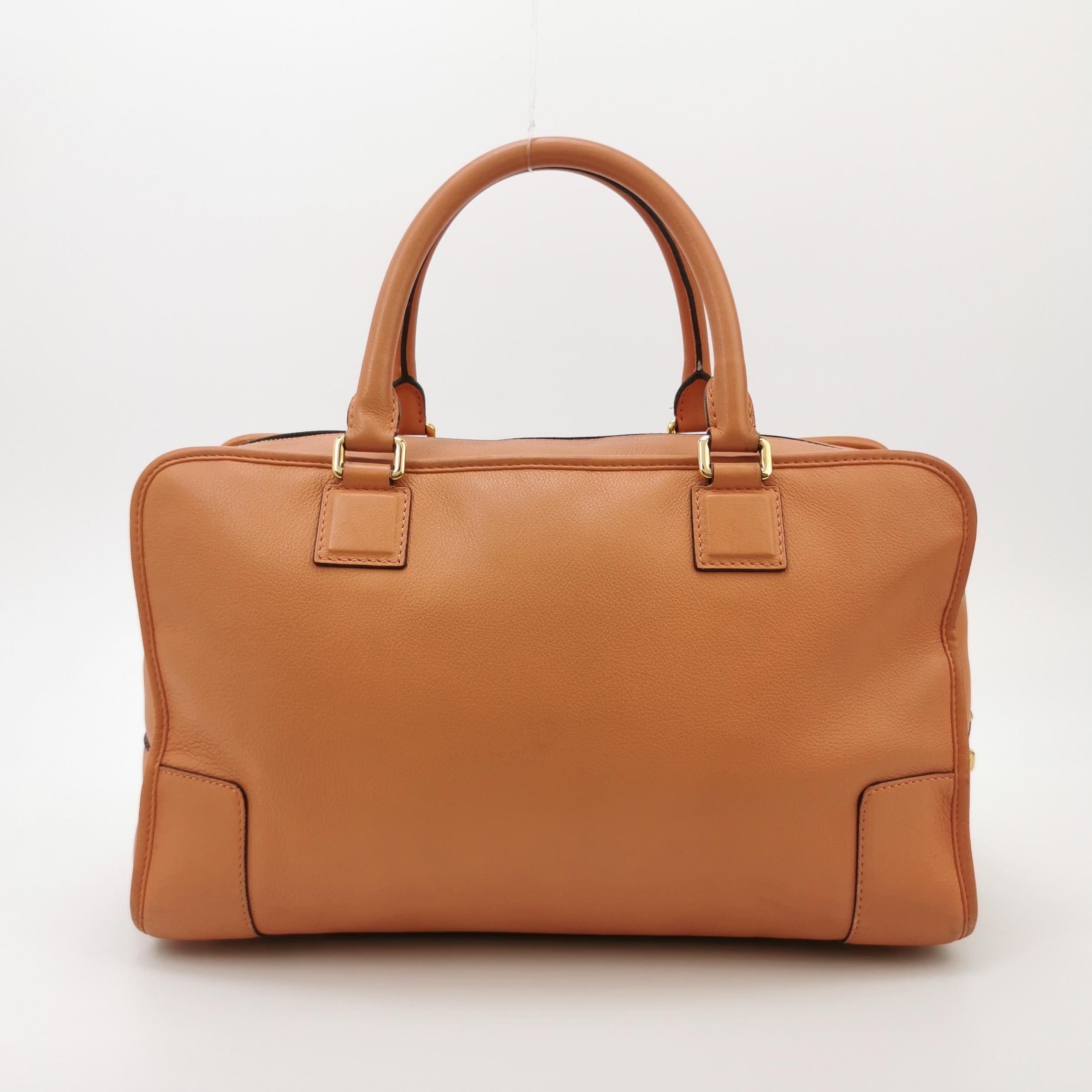 Loewe Amazona Medium 36 Cuir Corail Clair Avec Bandoulière Animal Chèvre Verrouillé en vente 2