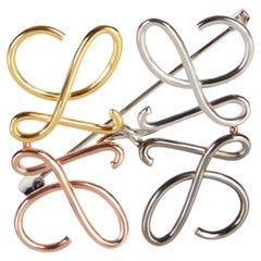 Loewe Anagram-Brosche