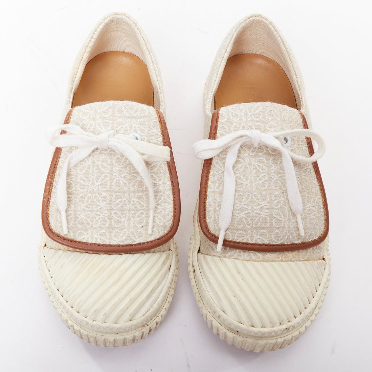 LOEWE Anagram Flap Beige Weiß Jacquard Lederbesatz Sneakers EU37
Referenz: KYCG/A00203
Marke: Loewe
Designer: JW Anderson
Modell: Klappe
MATERIAL: Segeltuch, Leder
Farbe: Beige, Weiß
Muster: Monogram
Verschluss: Schnürung
Innenfutter: Nacktes