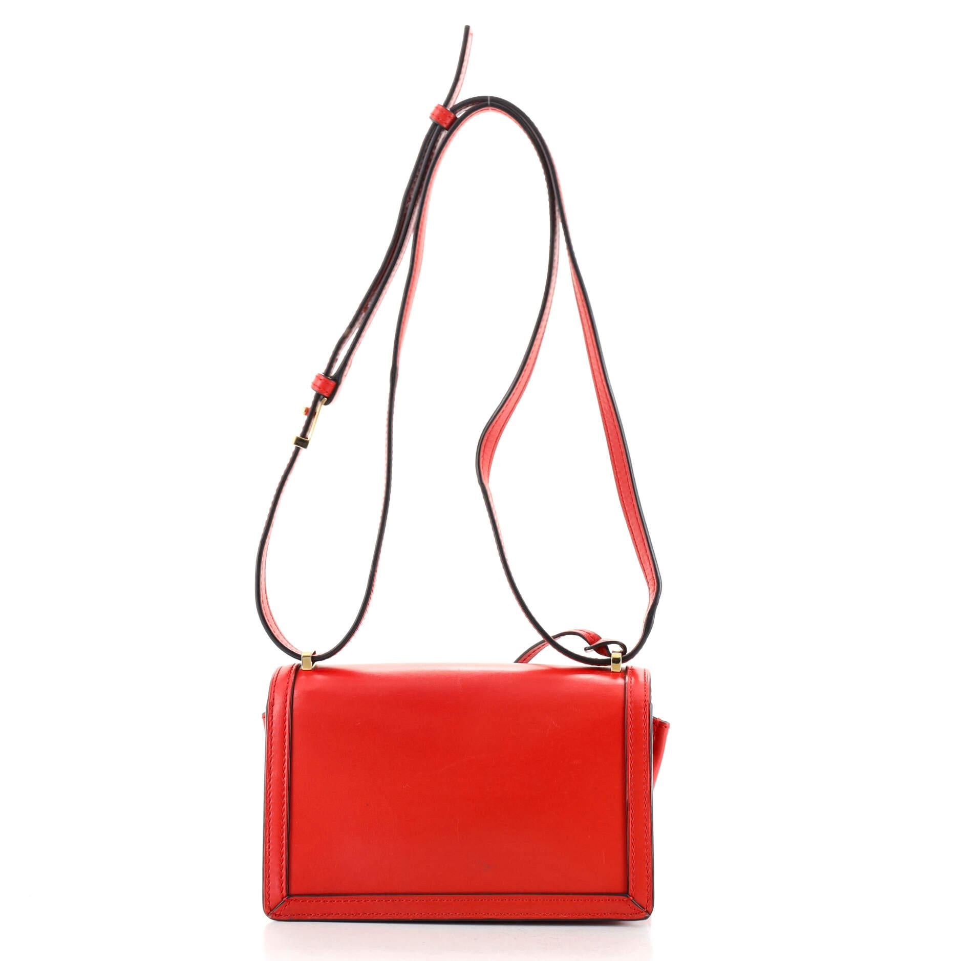 Loewe Barcelona Umhängetasche aus Leder im Zustand „Gut“ in NY, NY