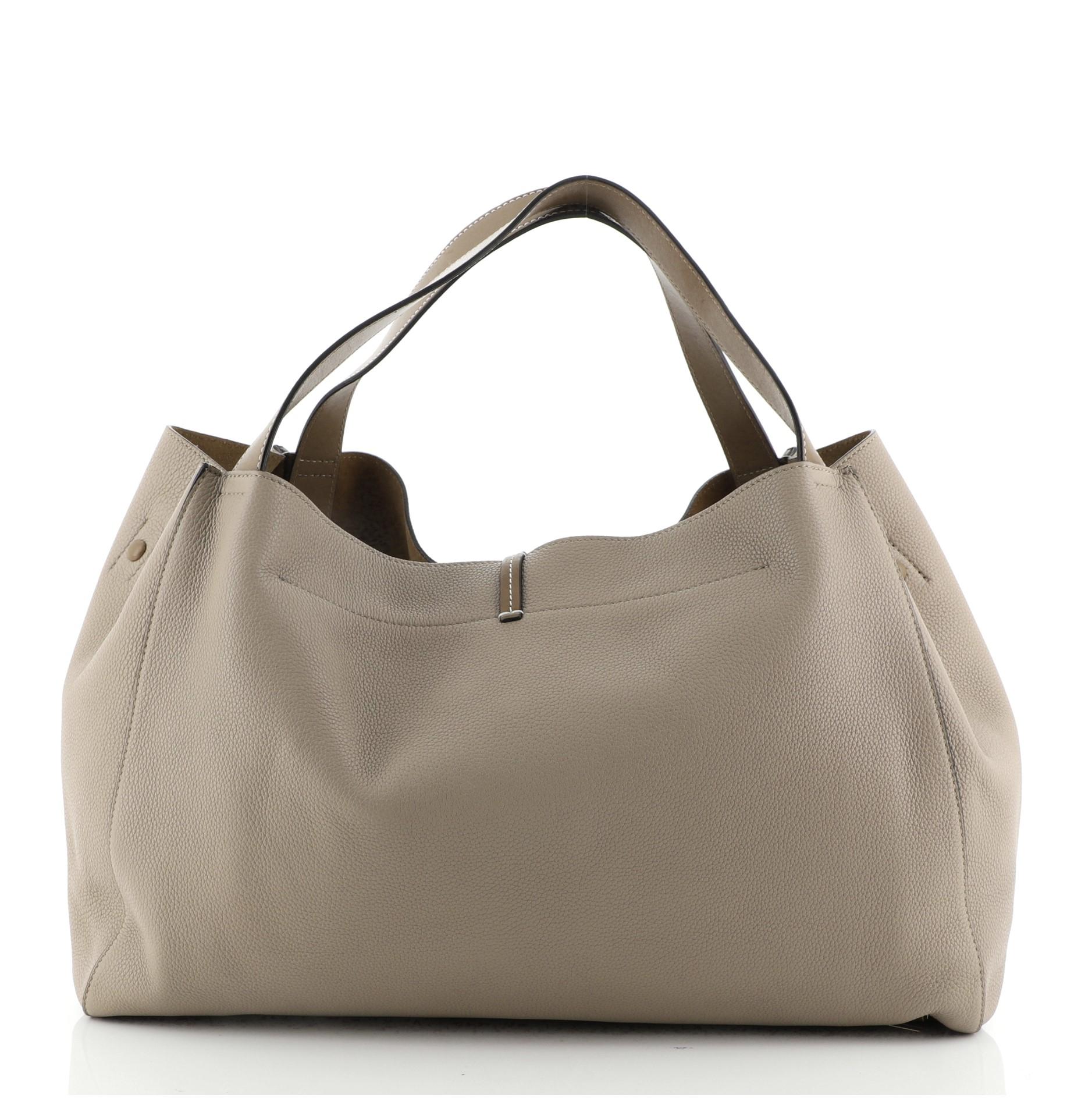 Loewe Barcelona Tote Leather
Neutral

Condition Details: Light scuffs on handles and in interior, scratches on hardware.

51940MSC

Height 10