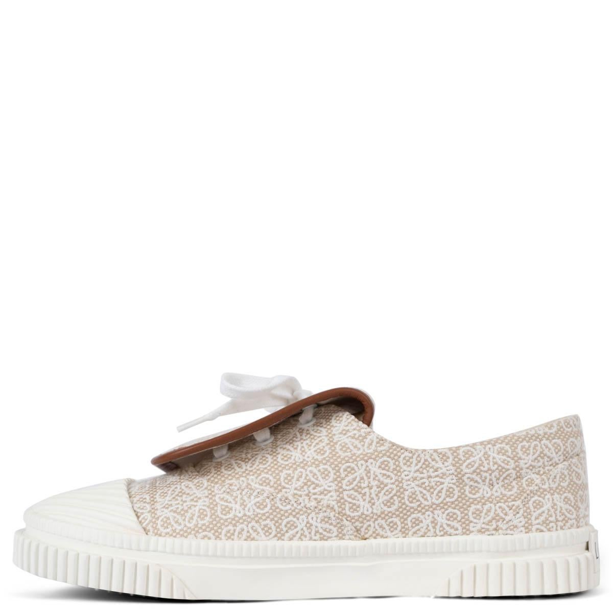 LOEWE beige Canvas ANAGRAM Niedriges Oberteil Turnschuhe 39 Größe 38,5 aus Segeltuch (Beige) im Angebot