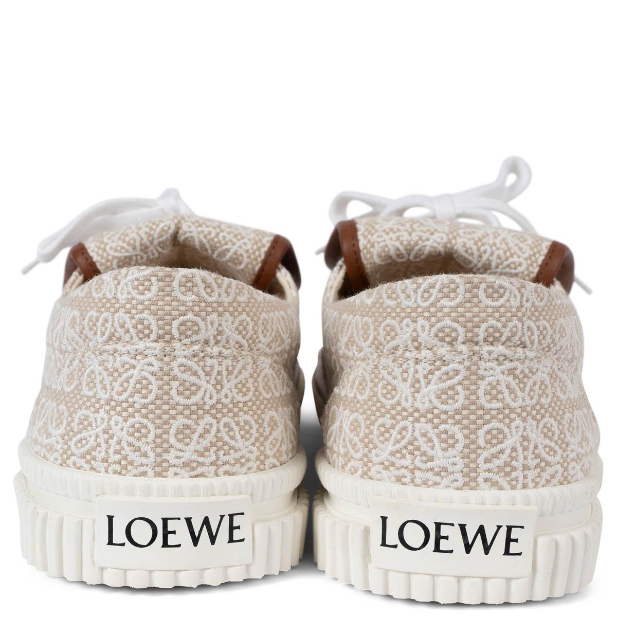 LOEWE beige Canvas ANAGRAM Niedriges Oberteil Turnschuhe 39 Größe 38,5 aus Segeltuch im Zustand „Neu“ im Angebot in Zürich, CH