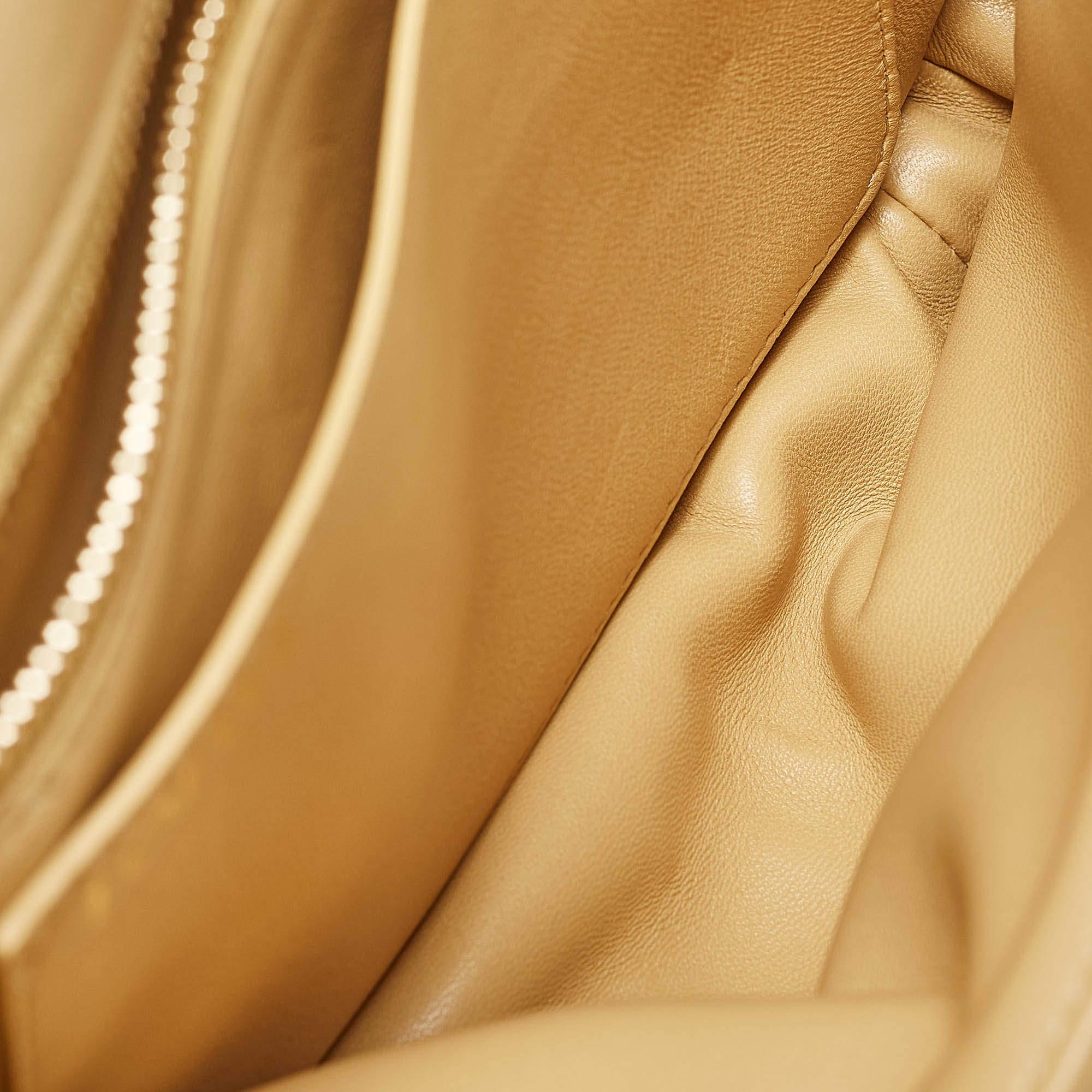 Bolso Puffer Goya Plisado de Piel Beige de Loewe 4