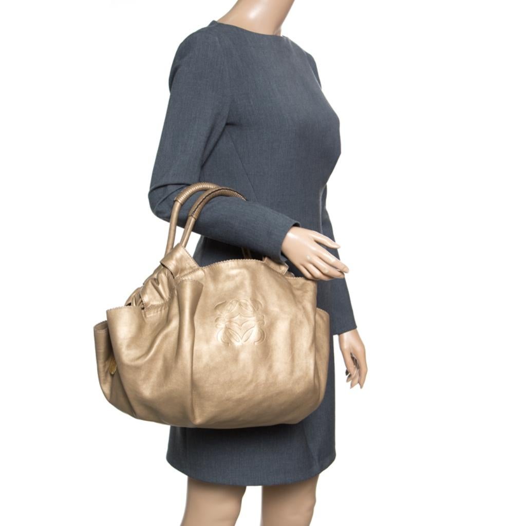 Loewe Beige Nappa Leather Aire Hobo In Good Condition In Dubai, Al Qouz 2