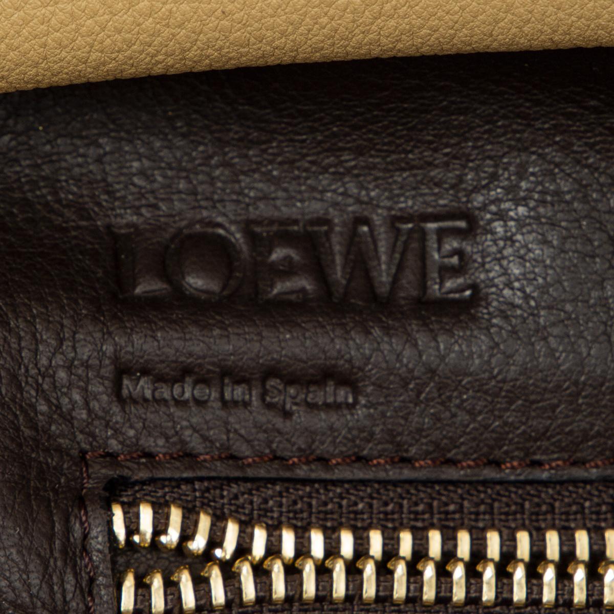 LOEWE beige suede & dark brown leather AMAZONA 36 Shoulder Bag In Good Condition In Zürich, CH