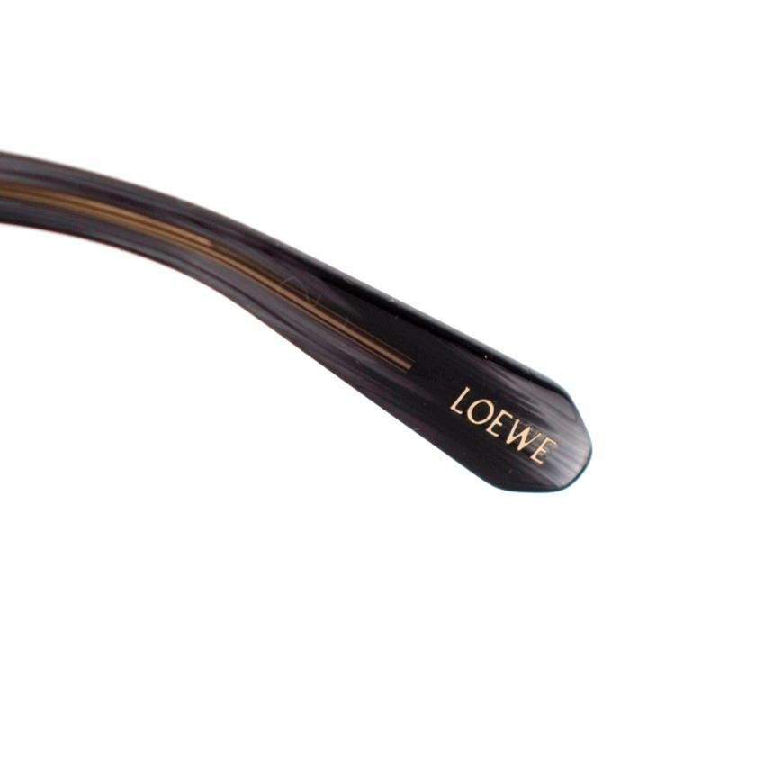 Loewe Black/Brown Filipa Sunglasses

- Geometric mask silhouette
- Bicolour acetate frame
- Gradient lens
- Comes with a navy blue leather case

Materials:
- Acetate

Made in Italy 

Height - 7cm
Length - 15cm
Arm length - 15cm
