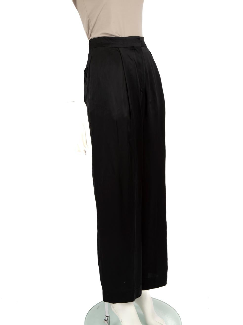 CONDITION is Very good. Minimal wear to the trousers is evident, there are pulls to the weave on the front of the trousers near the opening zip and on the back of the right leg of this used Loewe designer resale item.
 
 
 
 Details
 
 
 Black
 
